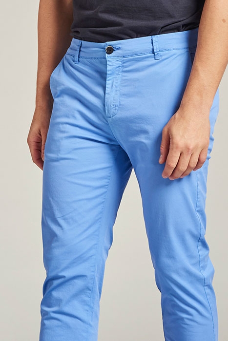CHARLIE CHINO PANTS LT. STRETCH TWILL SKY 2