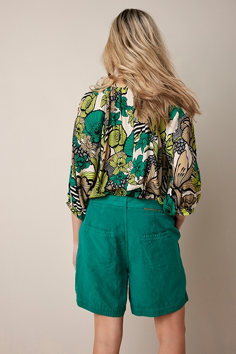 LOOSE FIT SHORTS FLOWY LINEN TENCEL TROPICAL GREEN 2