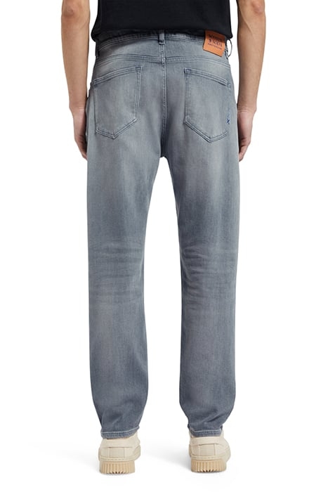 THE DROP REGULAR TAPER JEANS ON BOARD 2