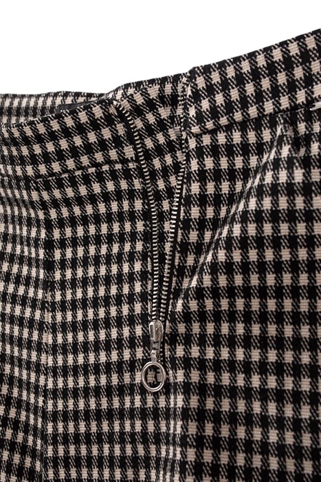 GIRLS’ BLACK AND BEIGE HOUNDSTOOTH MOTIF SHORTS BLACK 4