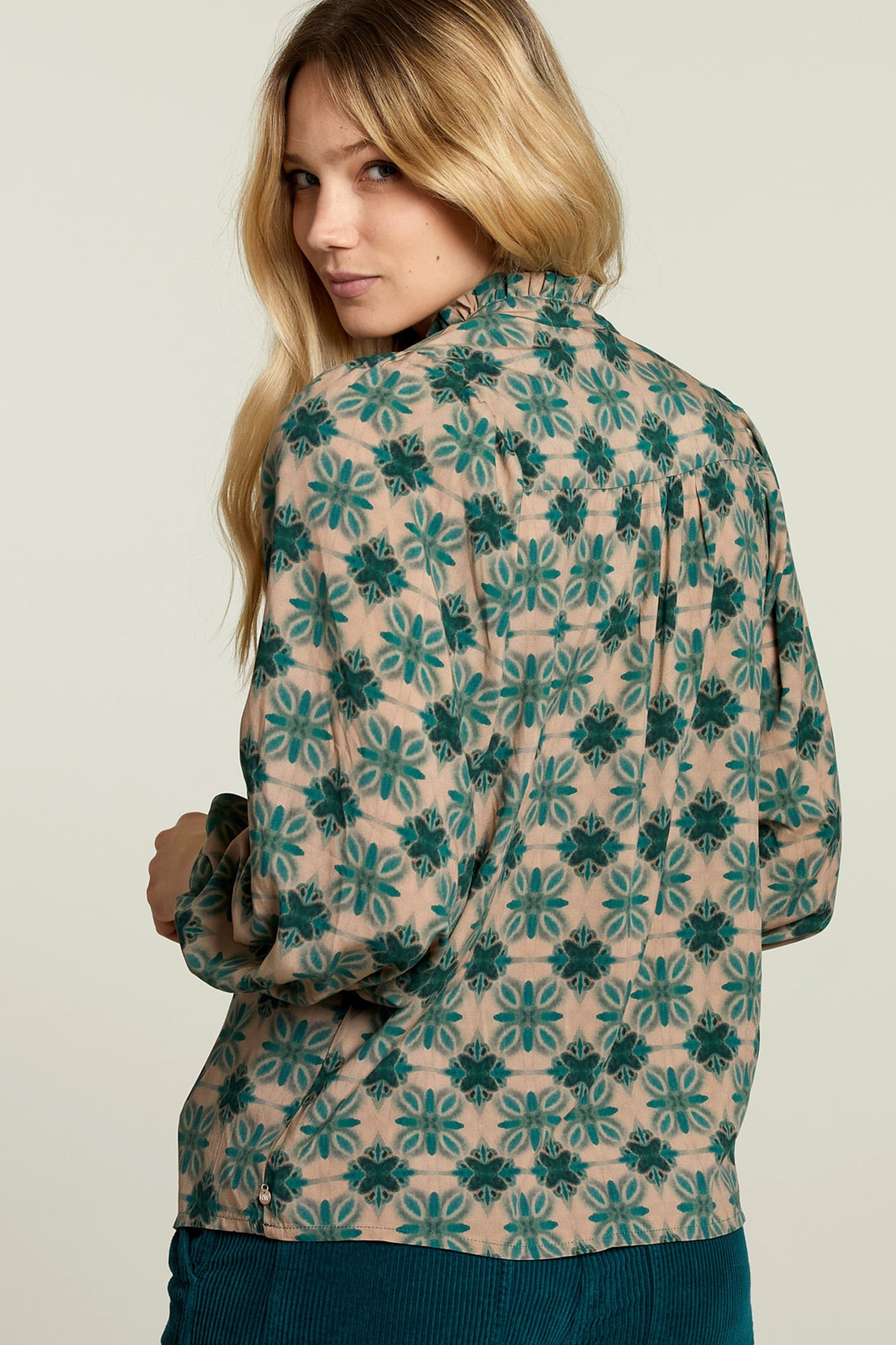 GREEN/BEIGE FANTASY BLOUSE 2