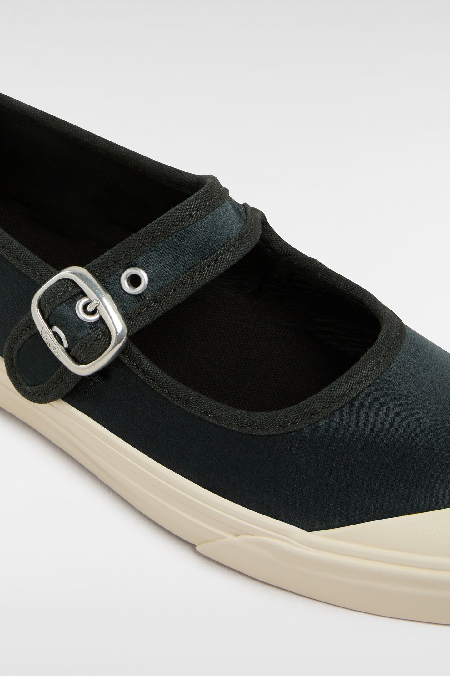 LX MARY JANE LOWPRO SATIN JET SET 5