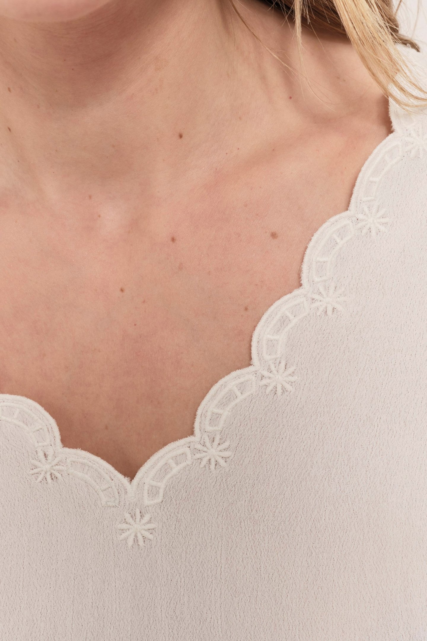 CATALIA - OFF WHITE TOP WITH TONE-ON-TONE EMBROIDERY 7