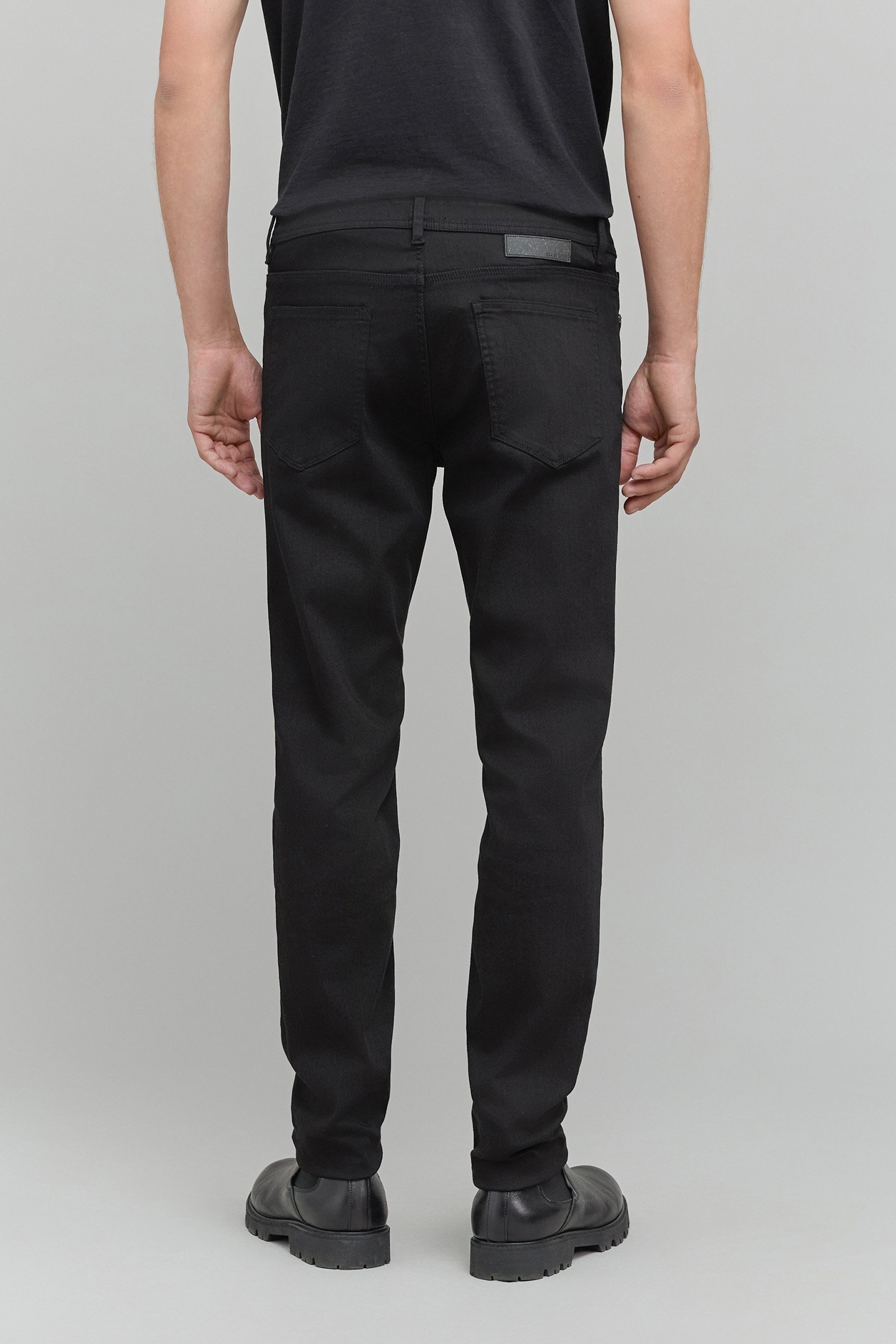 BLACK SLIM WATERLESS ZIGGY JEANS 2