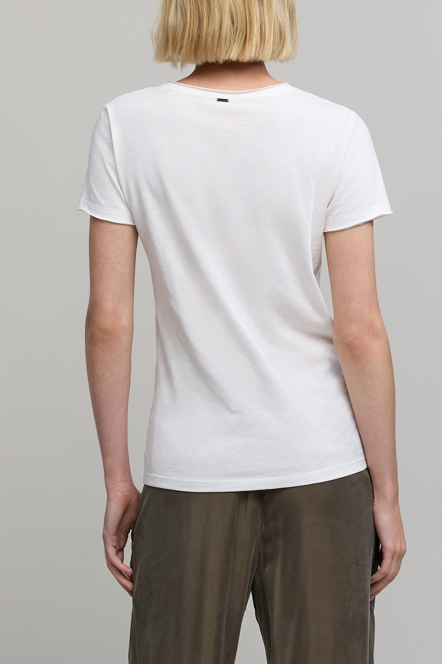 WHITE ORGANIC COTTON SKULL AND CROSSBONES T-SHIRT 2