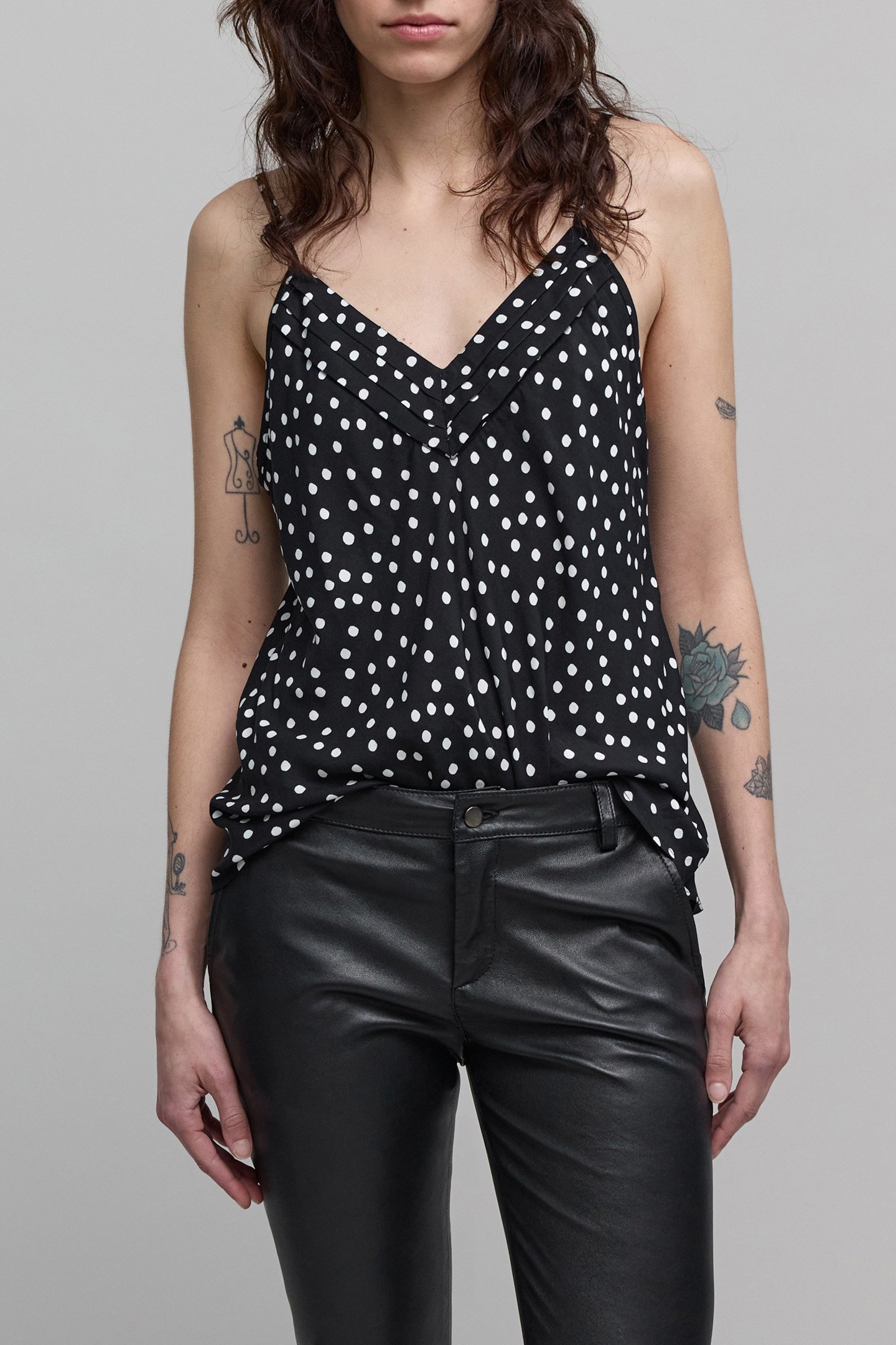 BLACK THIN STRAPS CAMISOLE LENZING™ ECOVERO™ POLKA DOTS 1