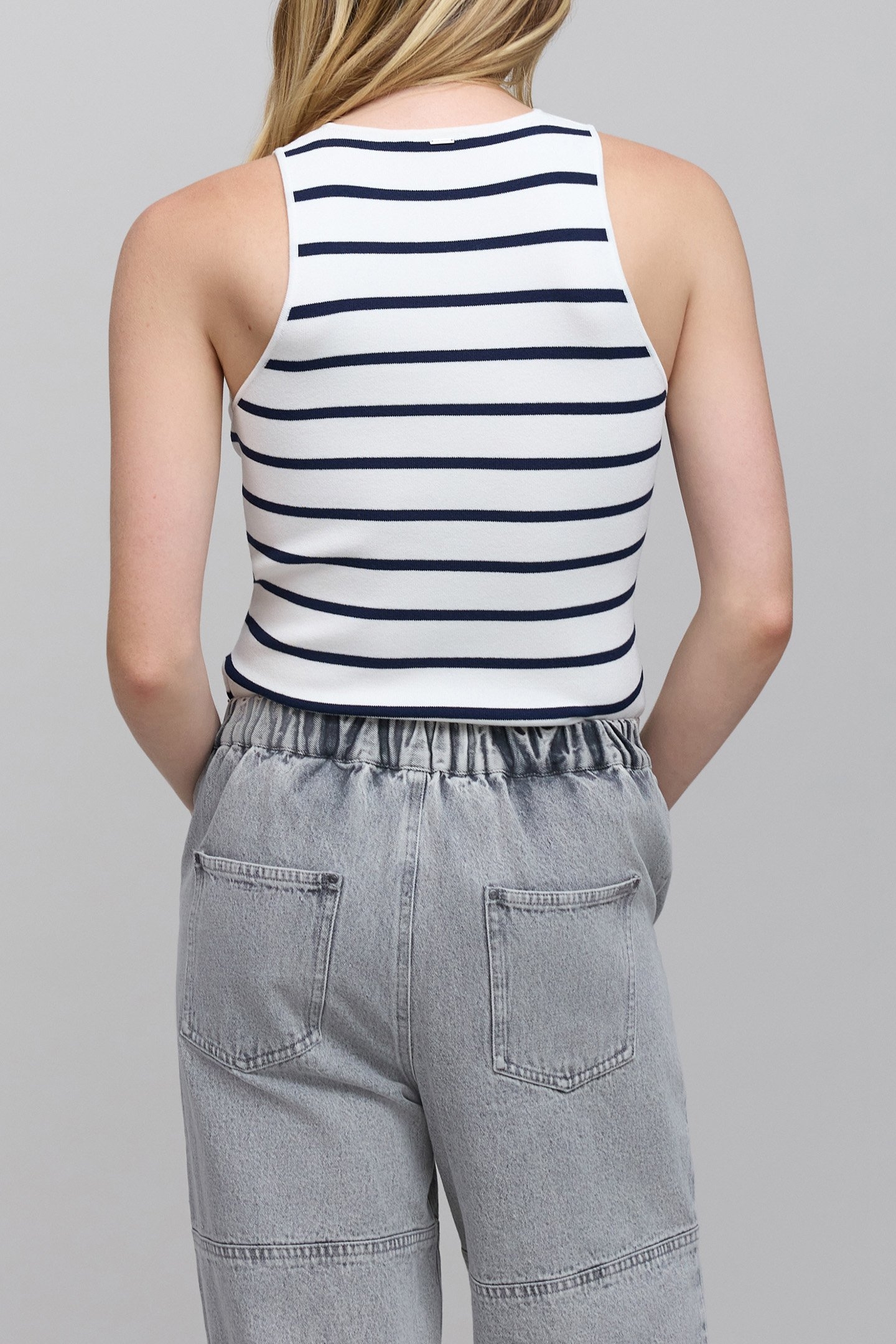 SLEEVELESS T-SHIRT FOR WOMEN 2