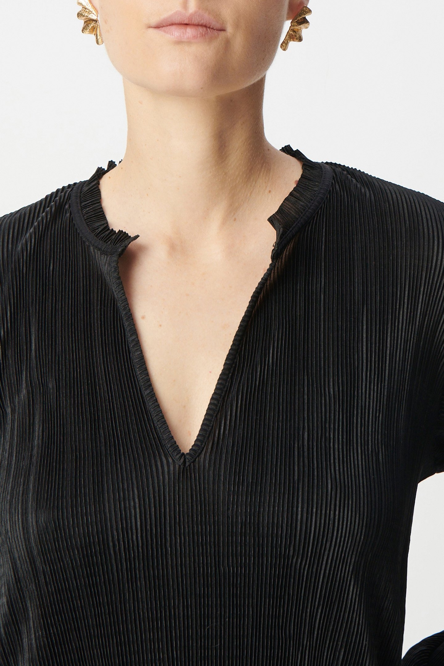 BLACK PLEATED COLLARED BLOUSE 4
