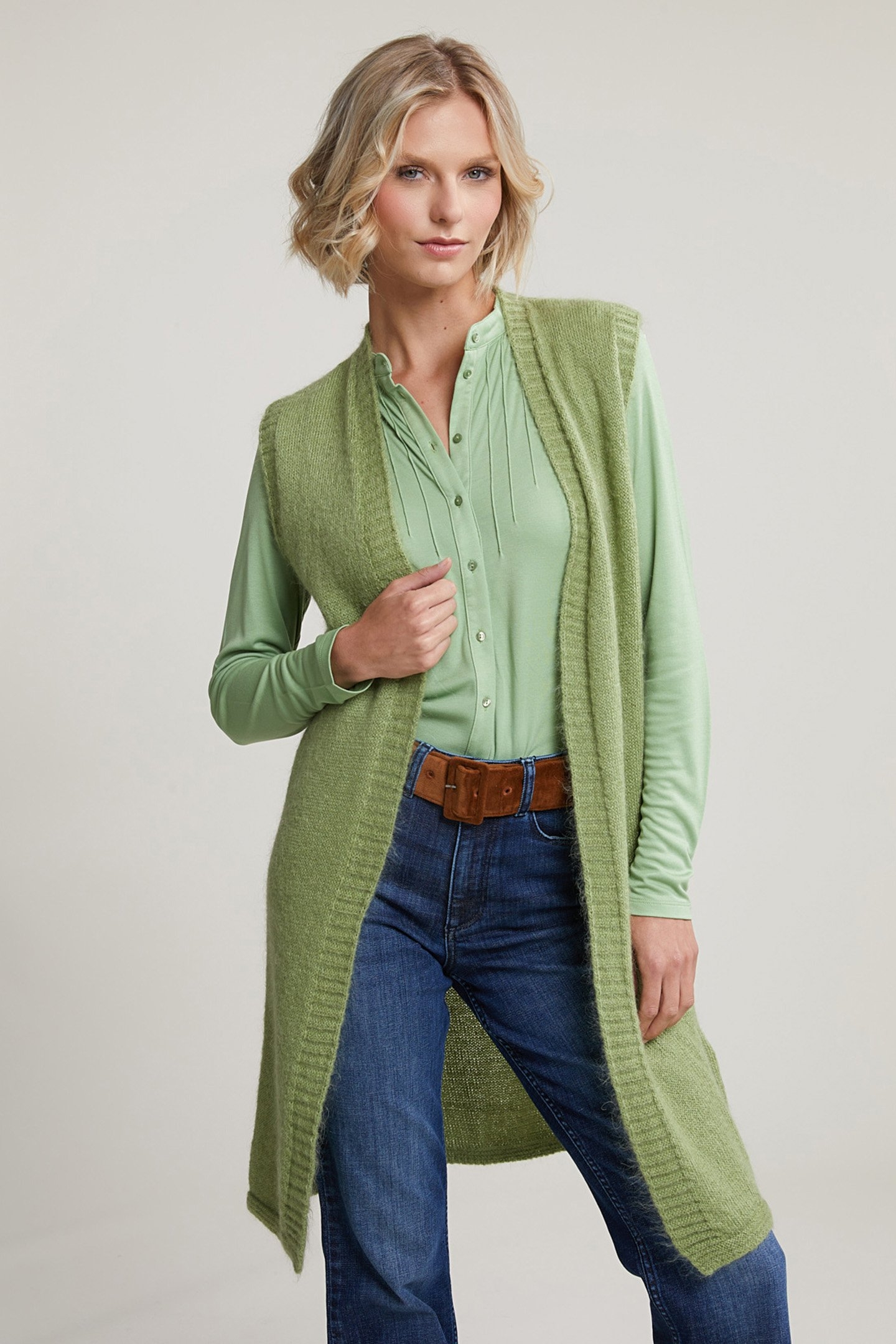 GREEN SLEEVELESS V-NECK CARDIGAN 1