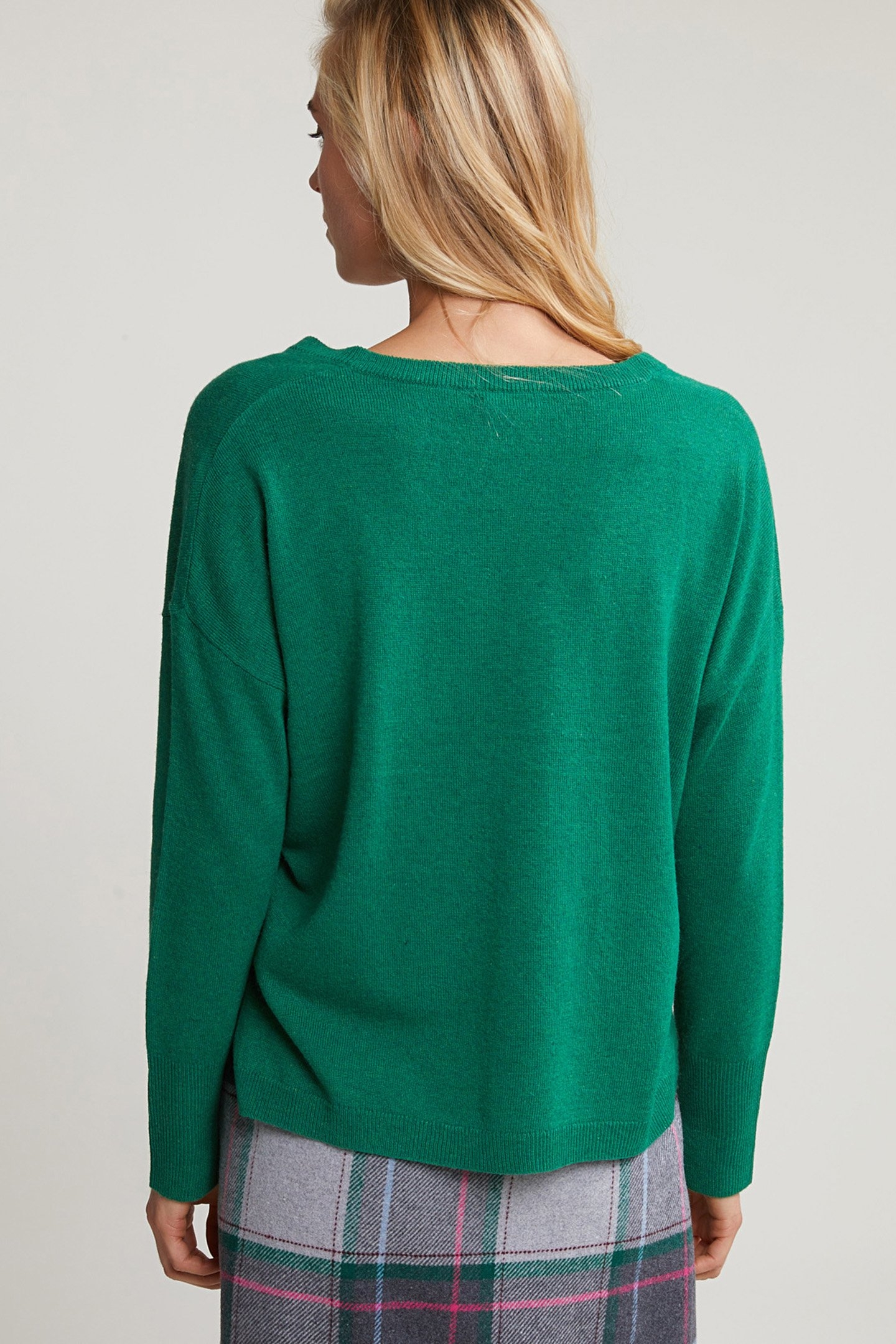 GREEN BASIC V-NECK SWEATER LONG SLEEVES 2
