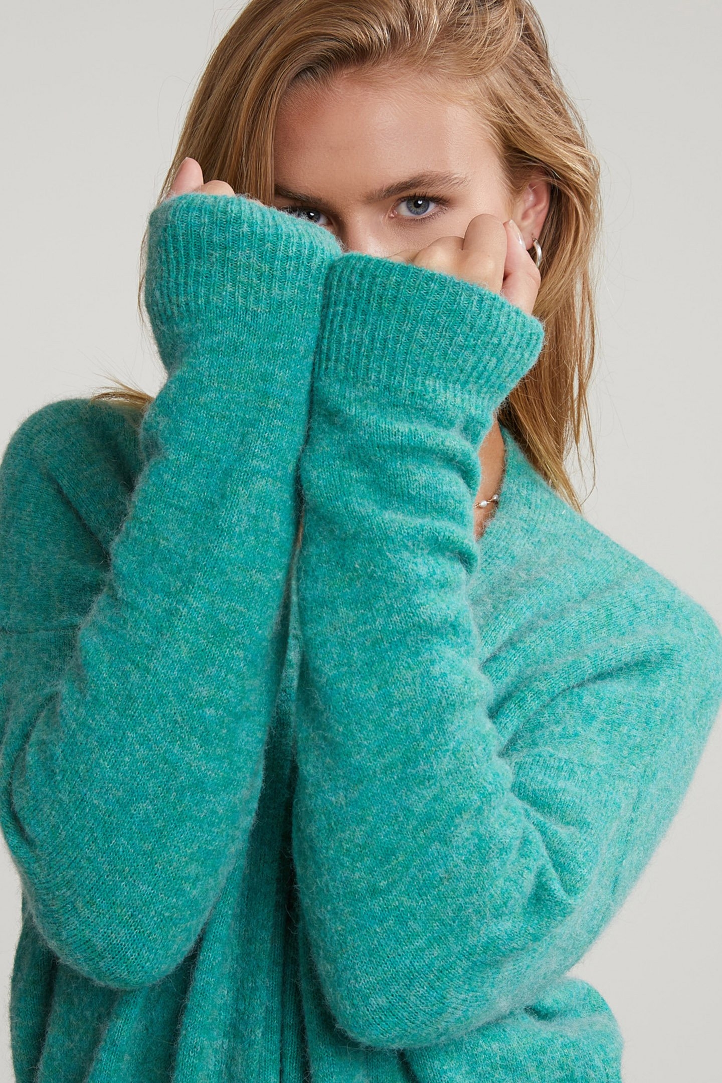 GREEN LONG V-NECK CARDIGAN LONG SLEEVES 4