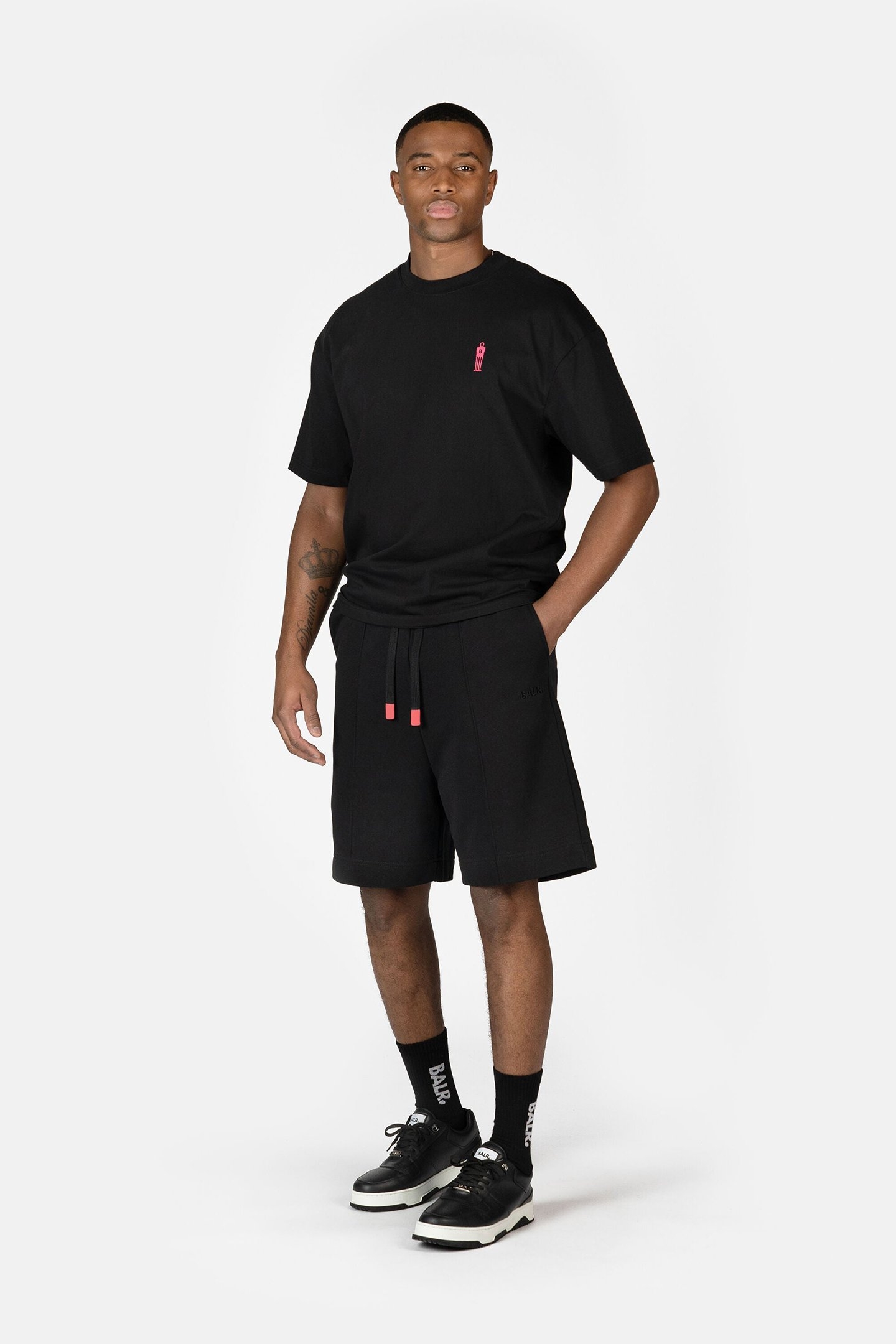 THE WALL BOX FIT T-SHIRT JET BLACK 3