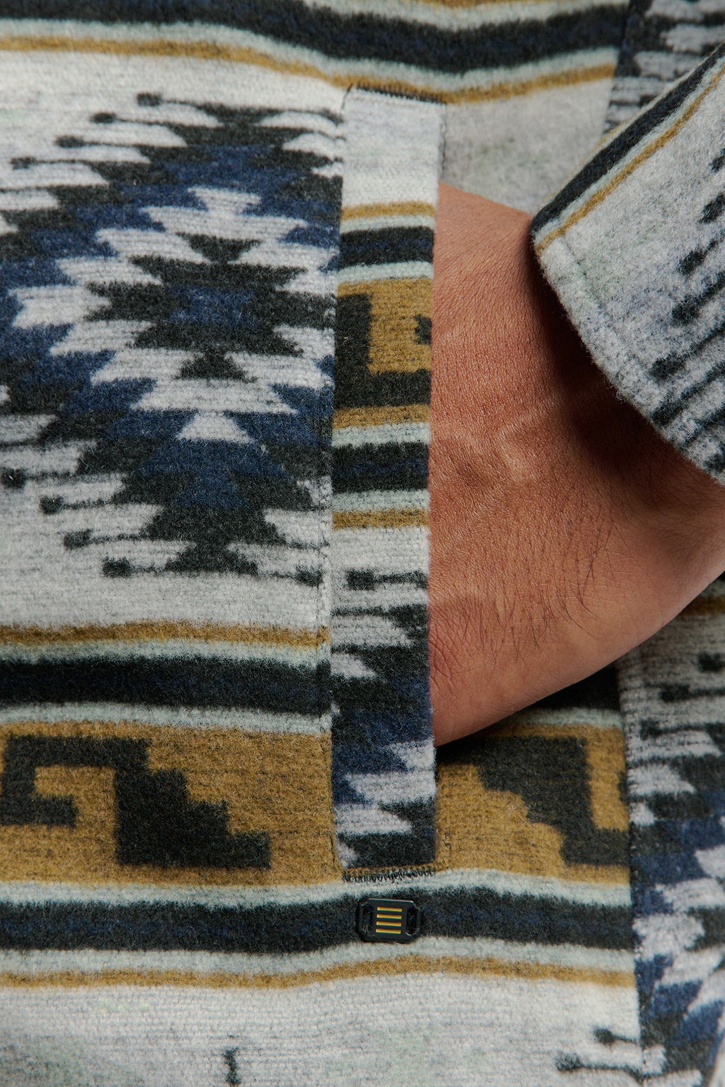 OVERSHIRT BUTTON CLOSURE PATTERN CEMENT 7