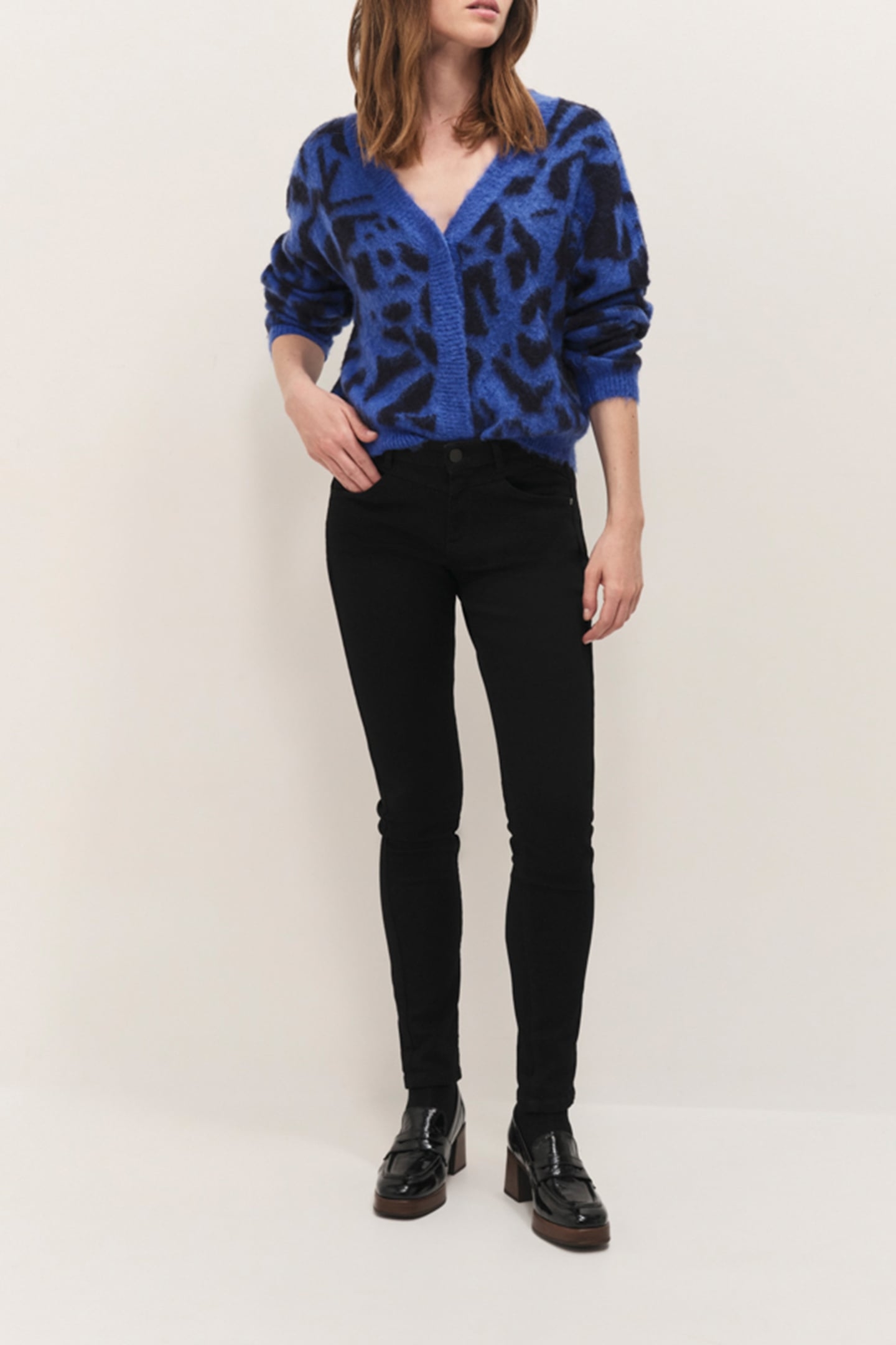 TAMAR - SAPPHIRE BLUE CARDIGAN WITH FLORAL ARABESQUE PATTERN 2