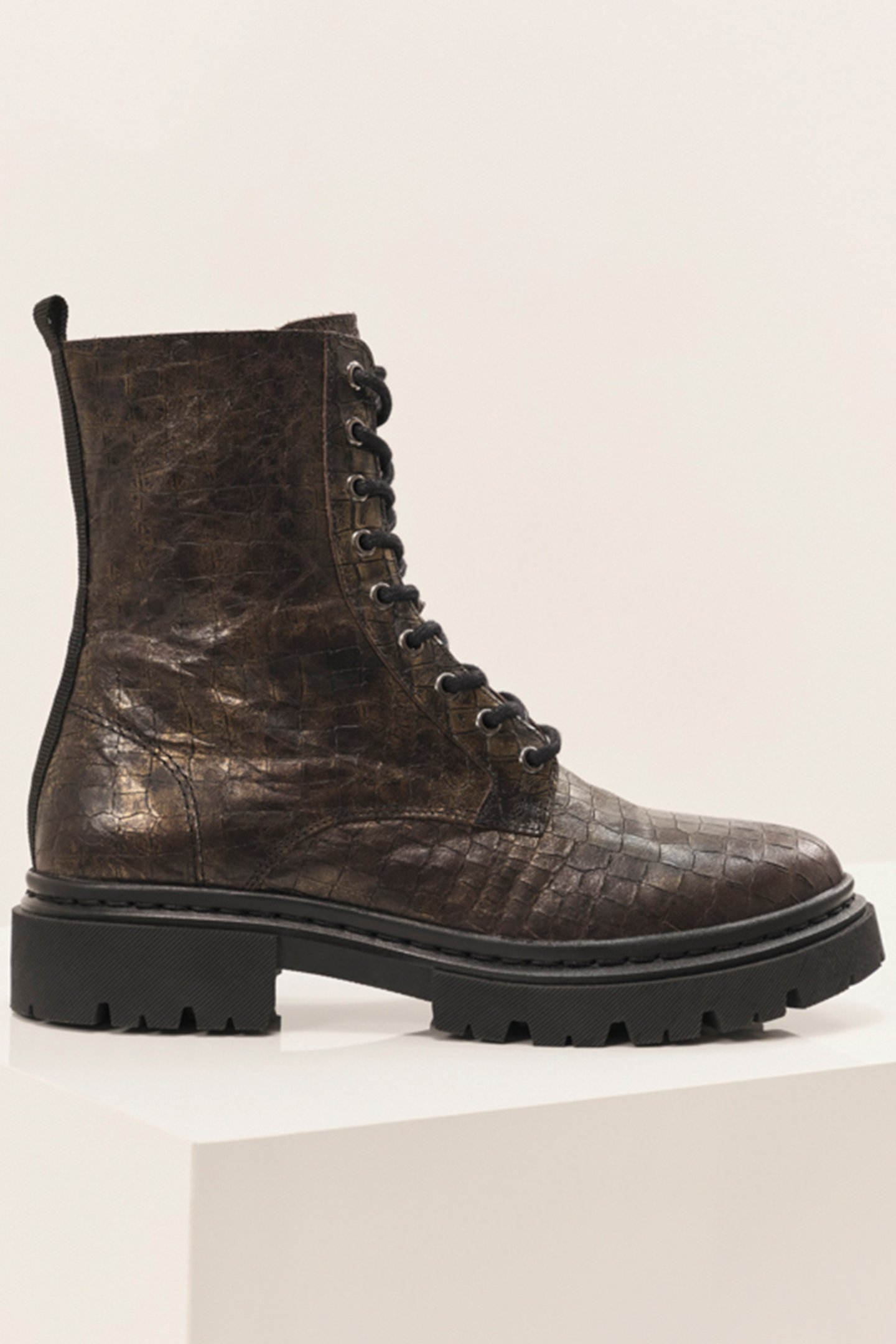 O.MARDA - BLACK AND GOLD LACE-UP BOOTS IN CROCODILE-EFFECT E 1