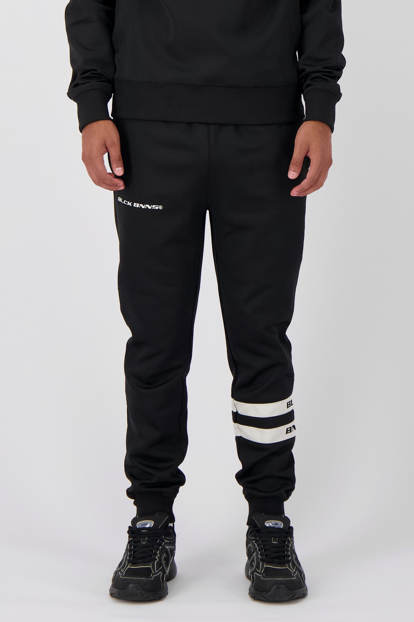 CHARGE TRACKPANTS BLACK 1