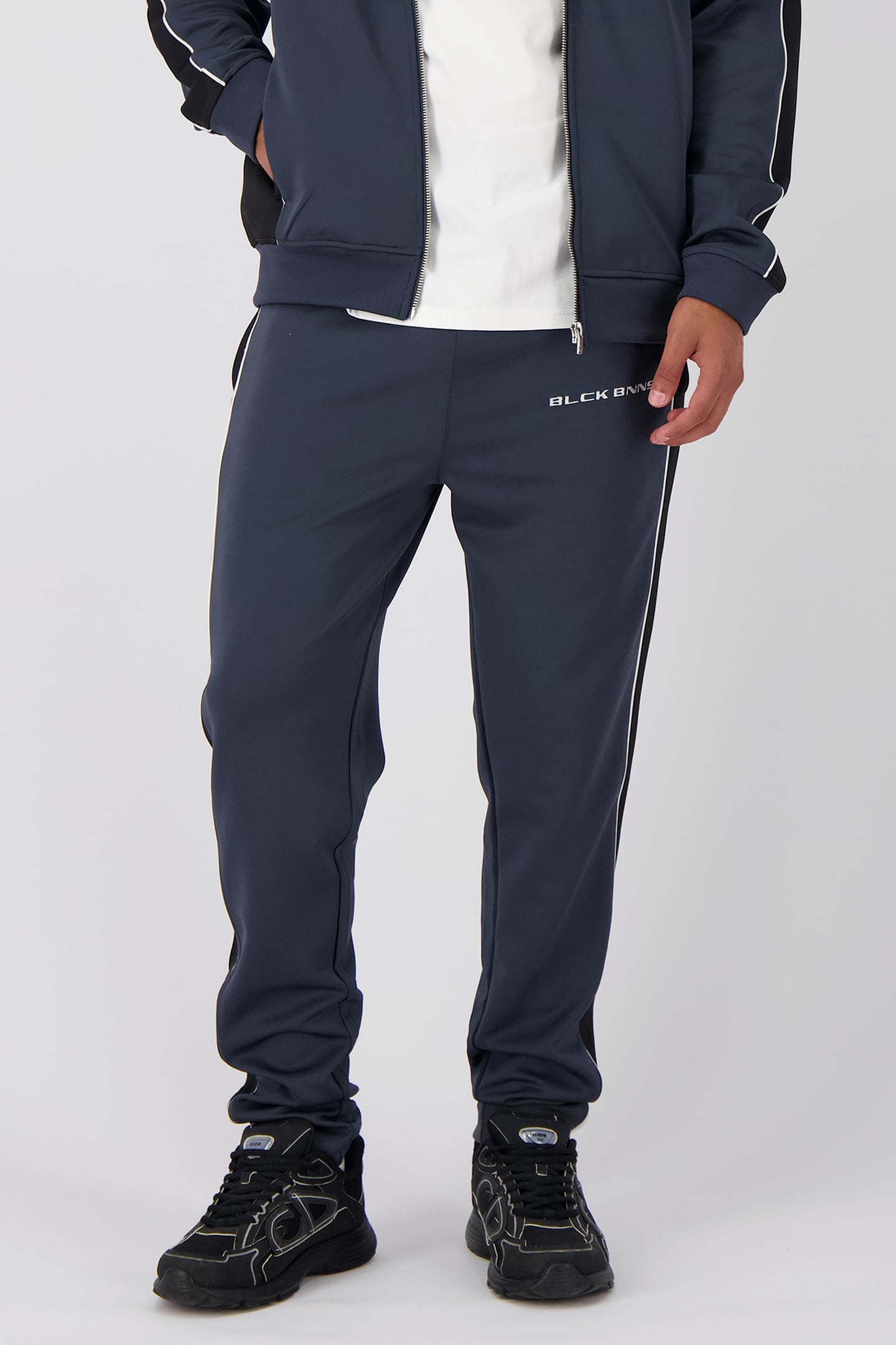 PANEL-V1 TRACKPANTS CHARCOAL 1