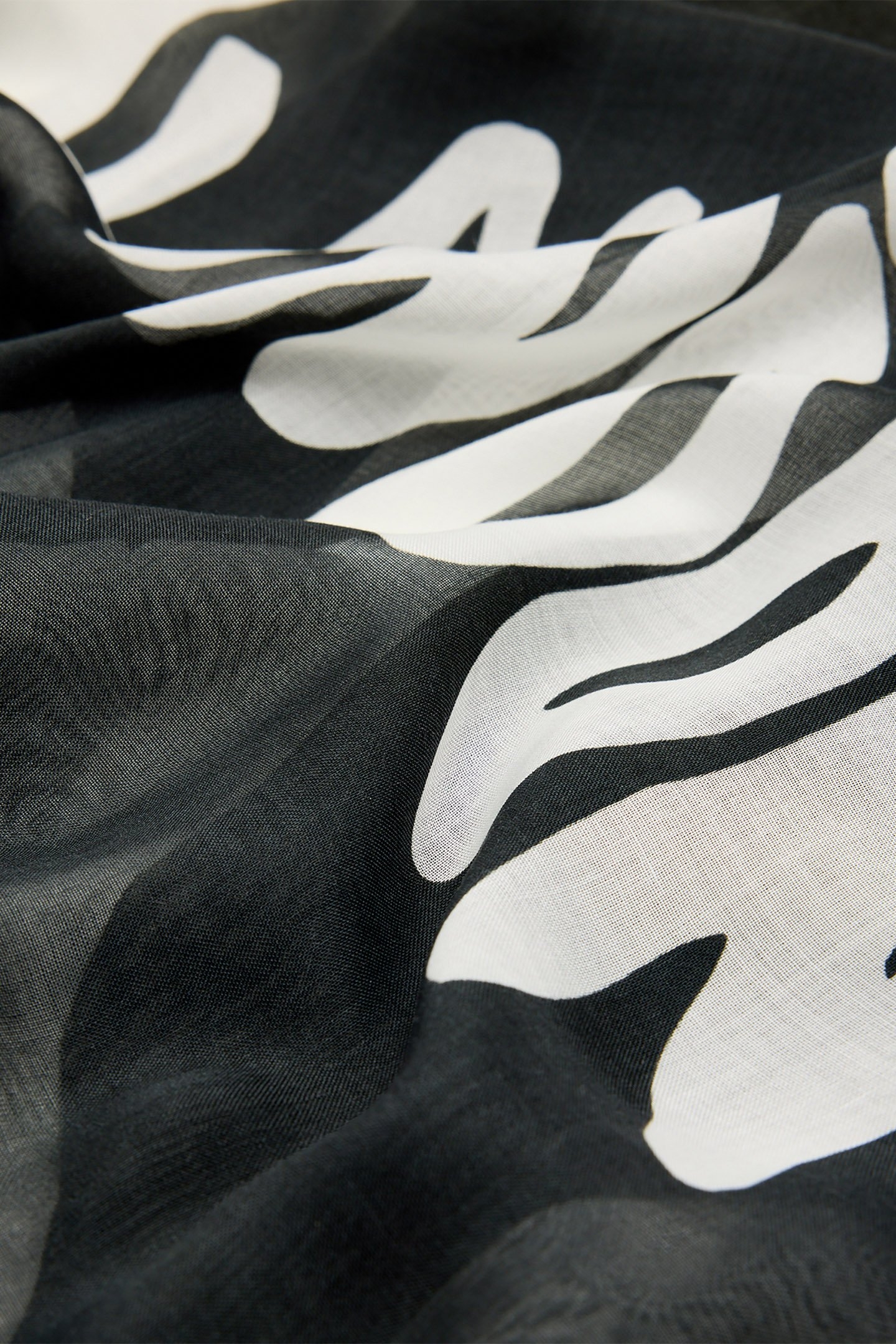 ORLANDO SARONG BLACK/WHITE 5