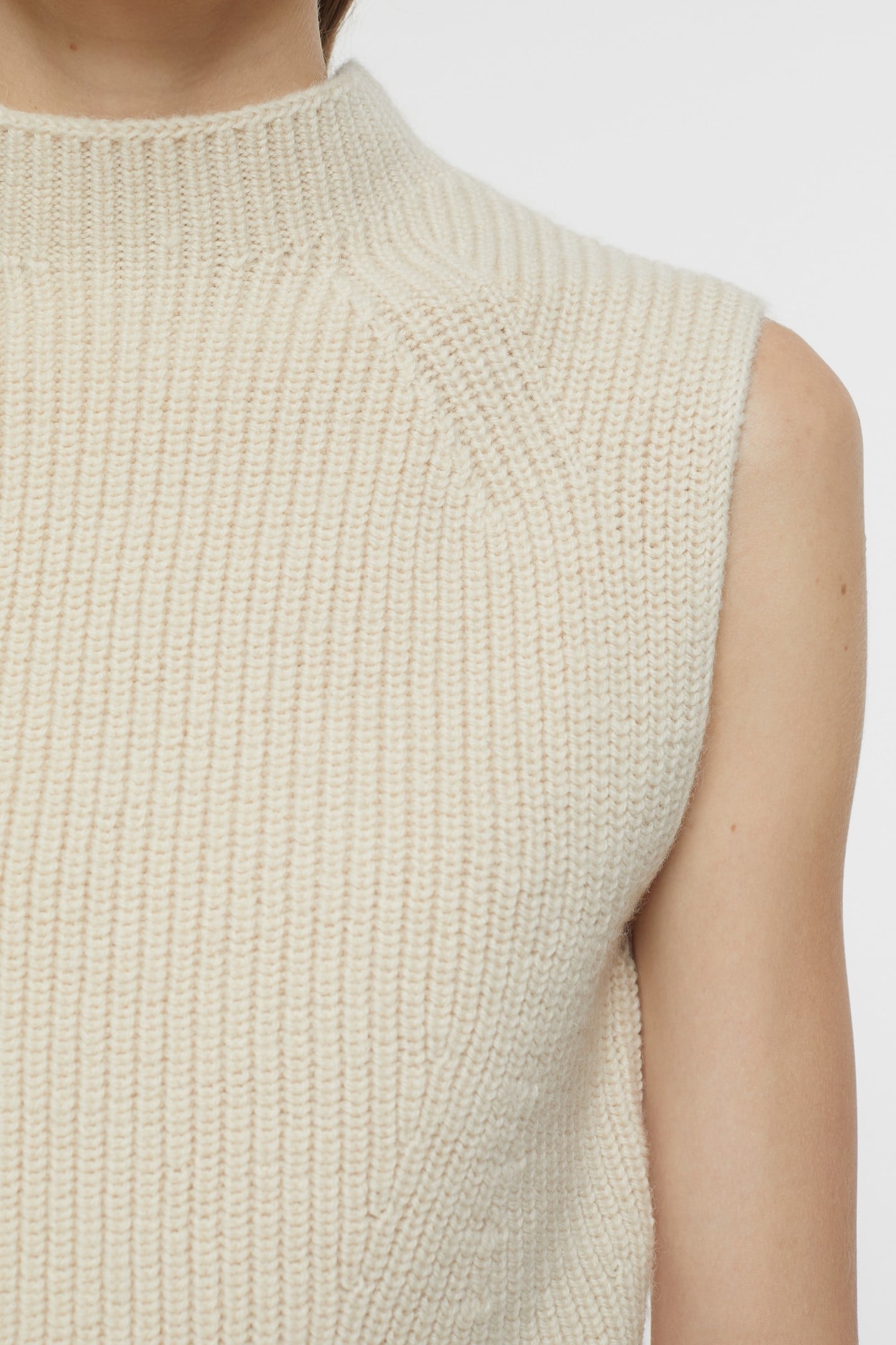 TURTLE NECK VEST KNITS IVORY 5