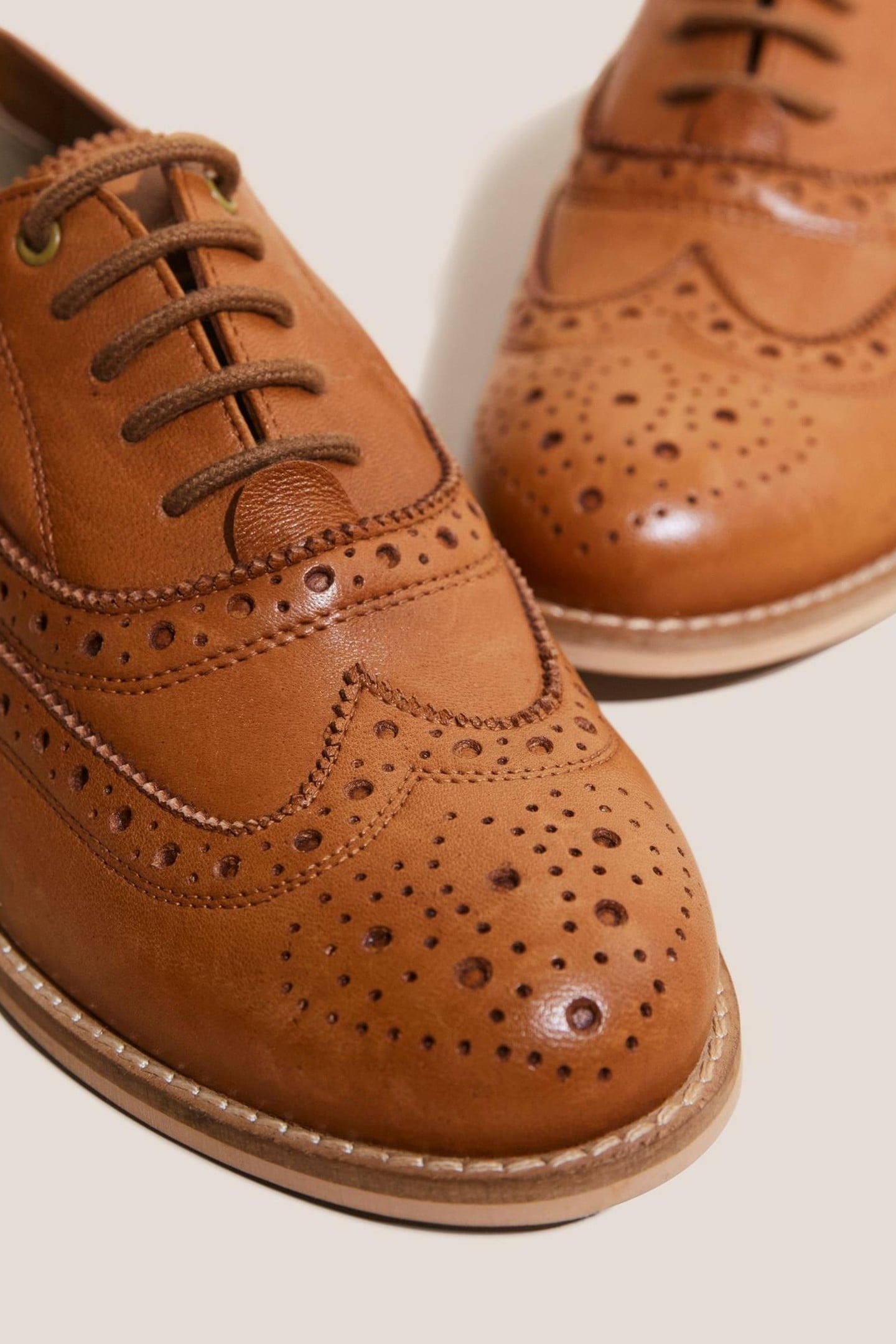 THISTLE LACE UP BROGUE MID TAN 6