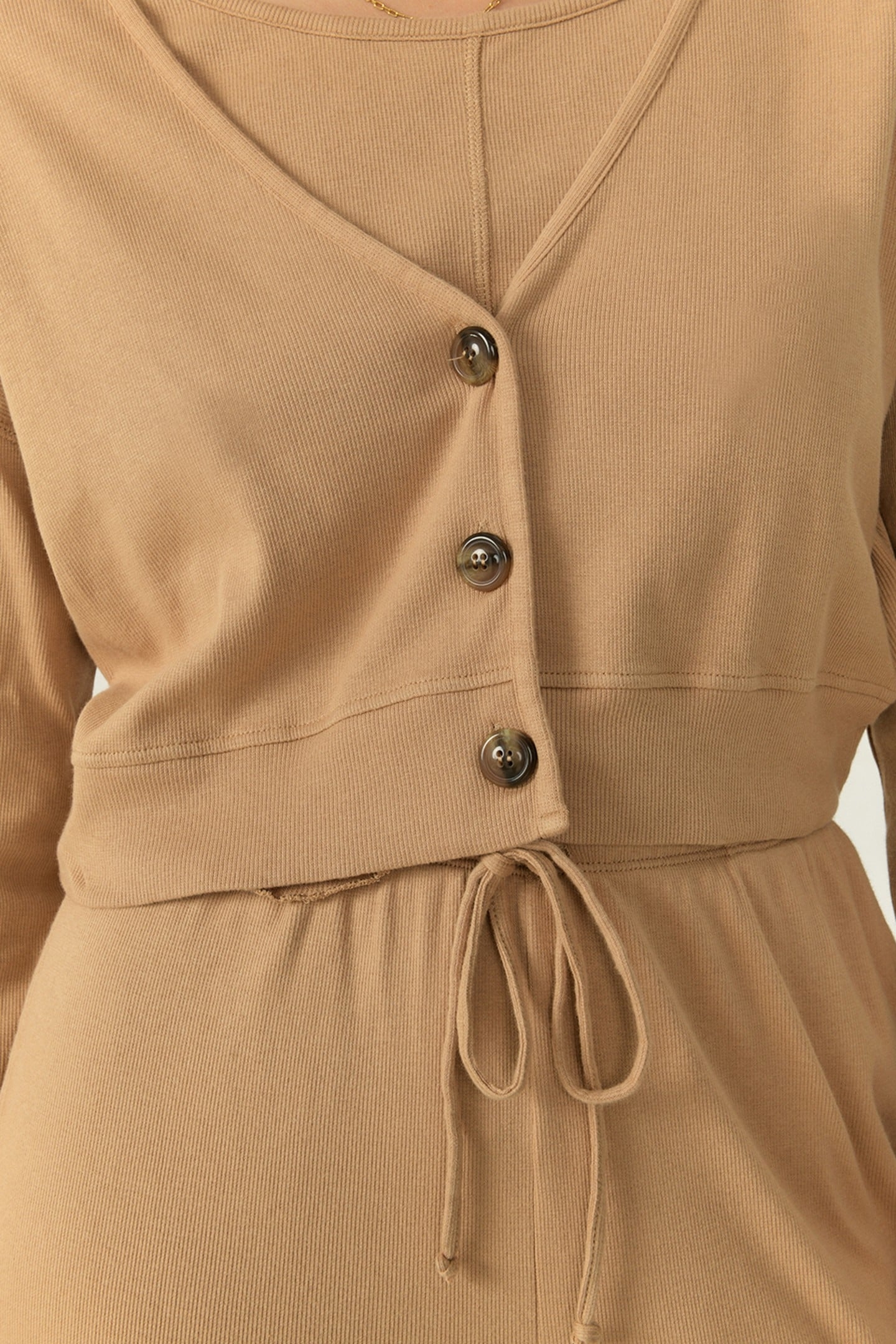 LONG-SLEEVED V-NECK BUTTON-DOWN VEST PRALINE 6