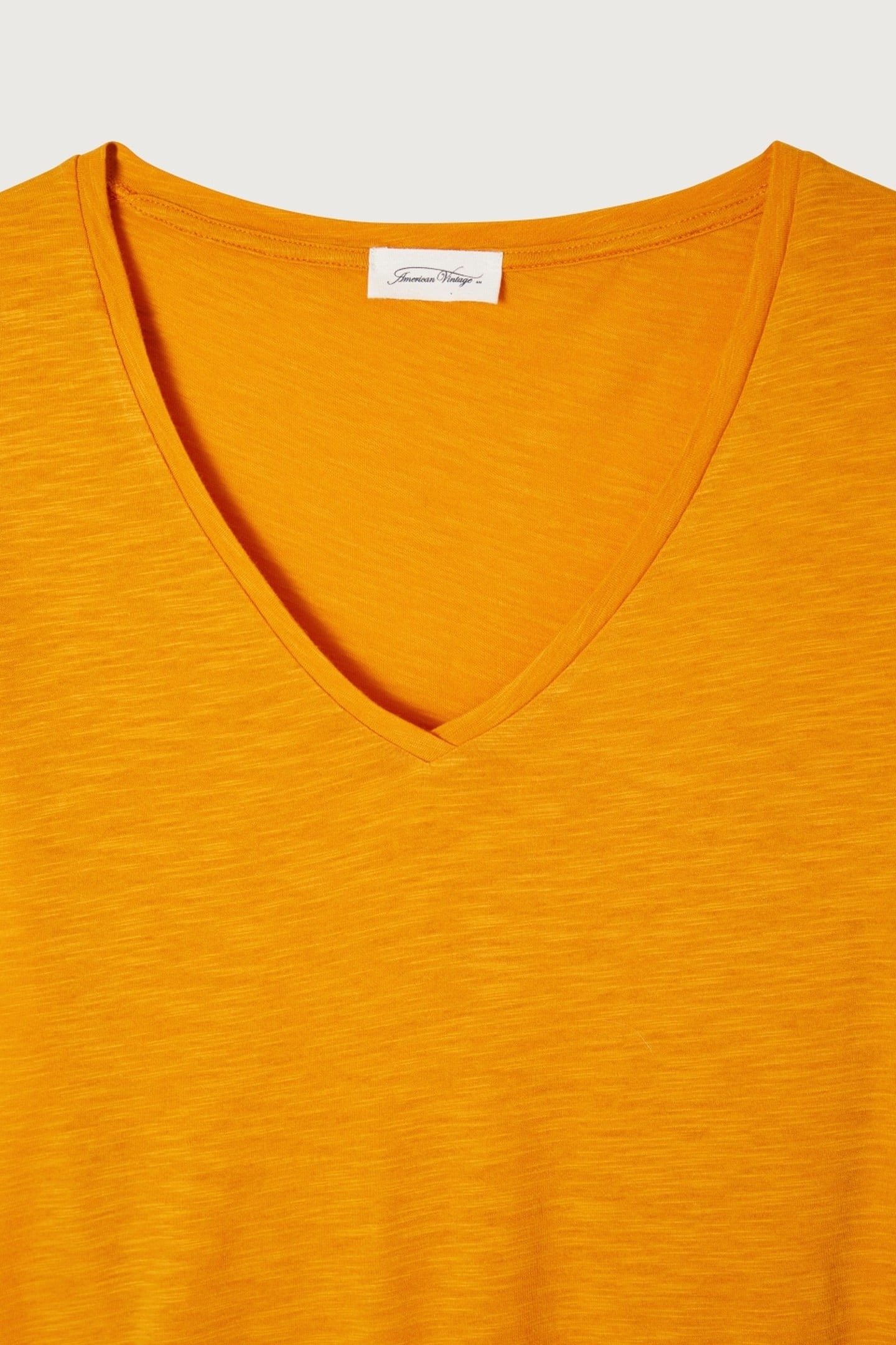 SHORT-SLEEVED V-NECK T-SHIRT VINTAGE NECTARINE 2