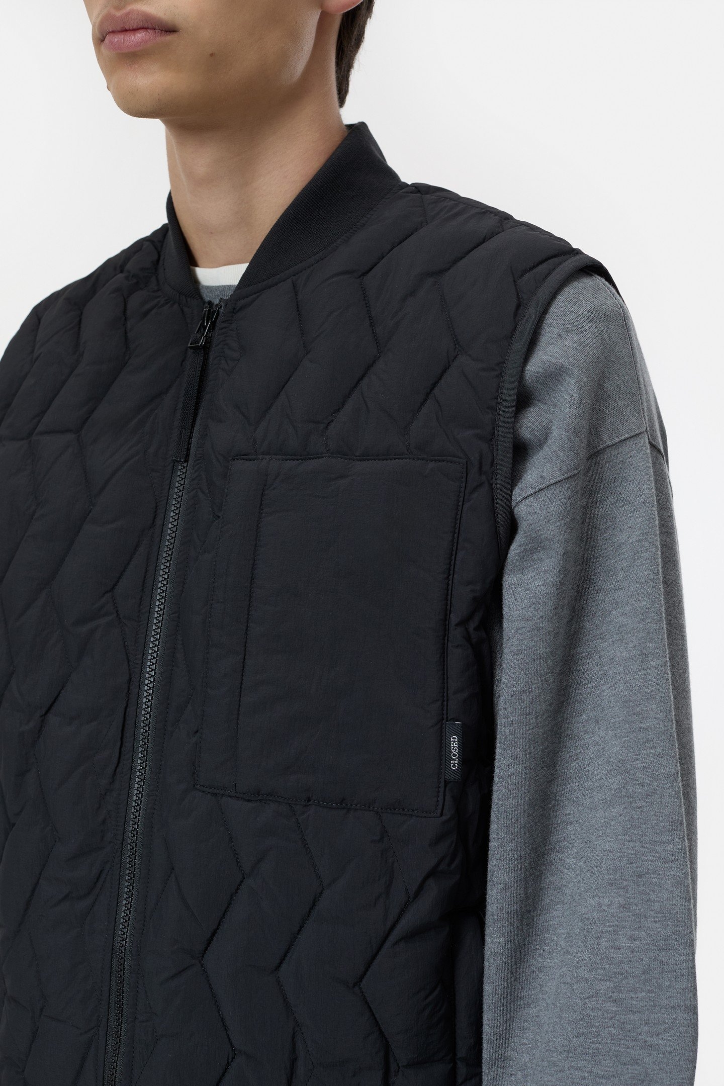 QUILTED VEST BLACK 8