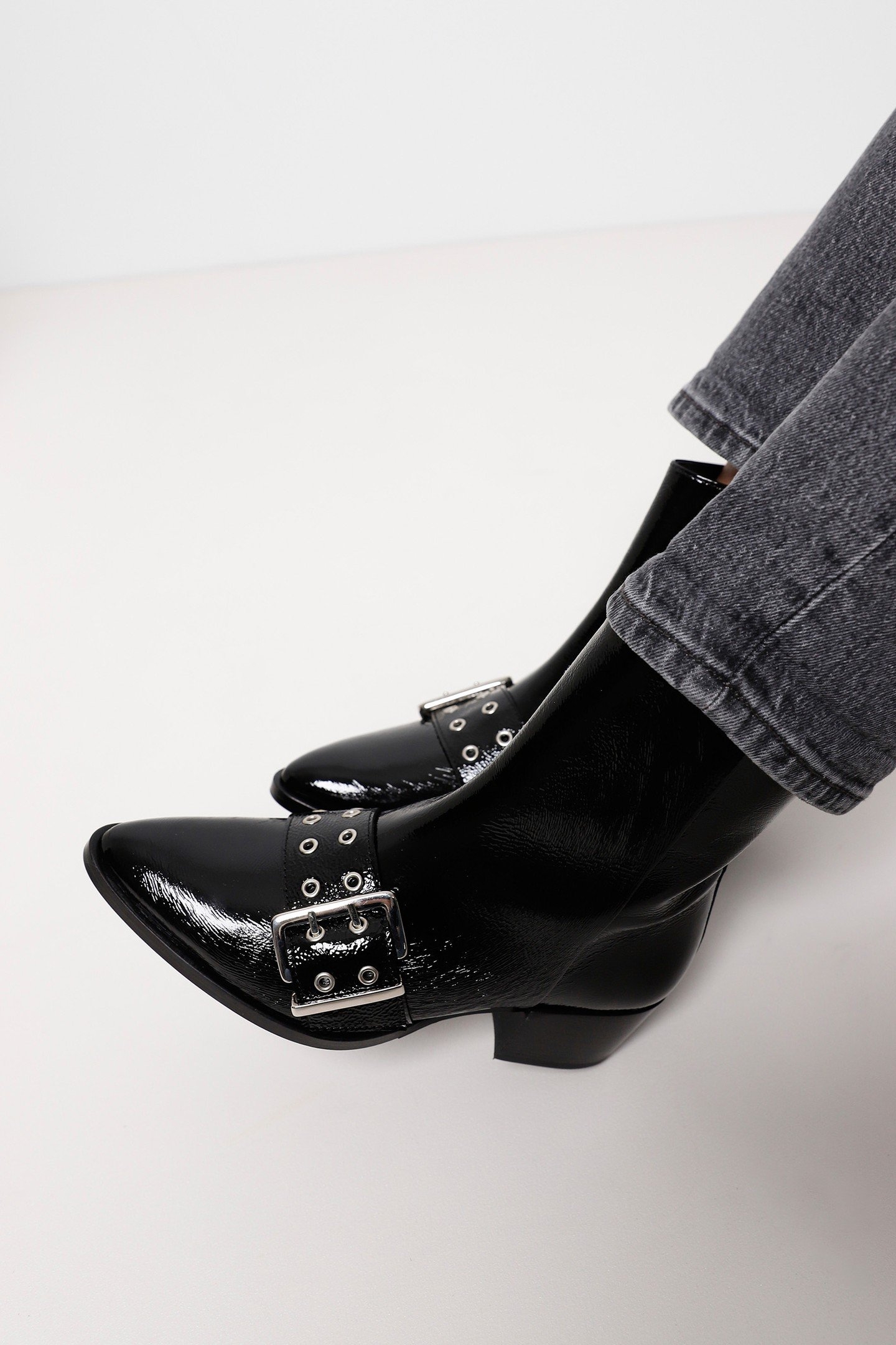ROSE CAMDEN ANKLE BOOTS BLACK 2