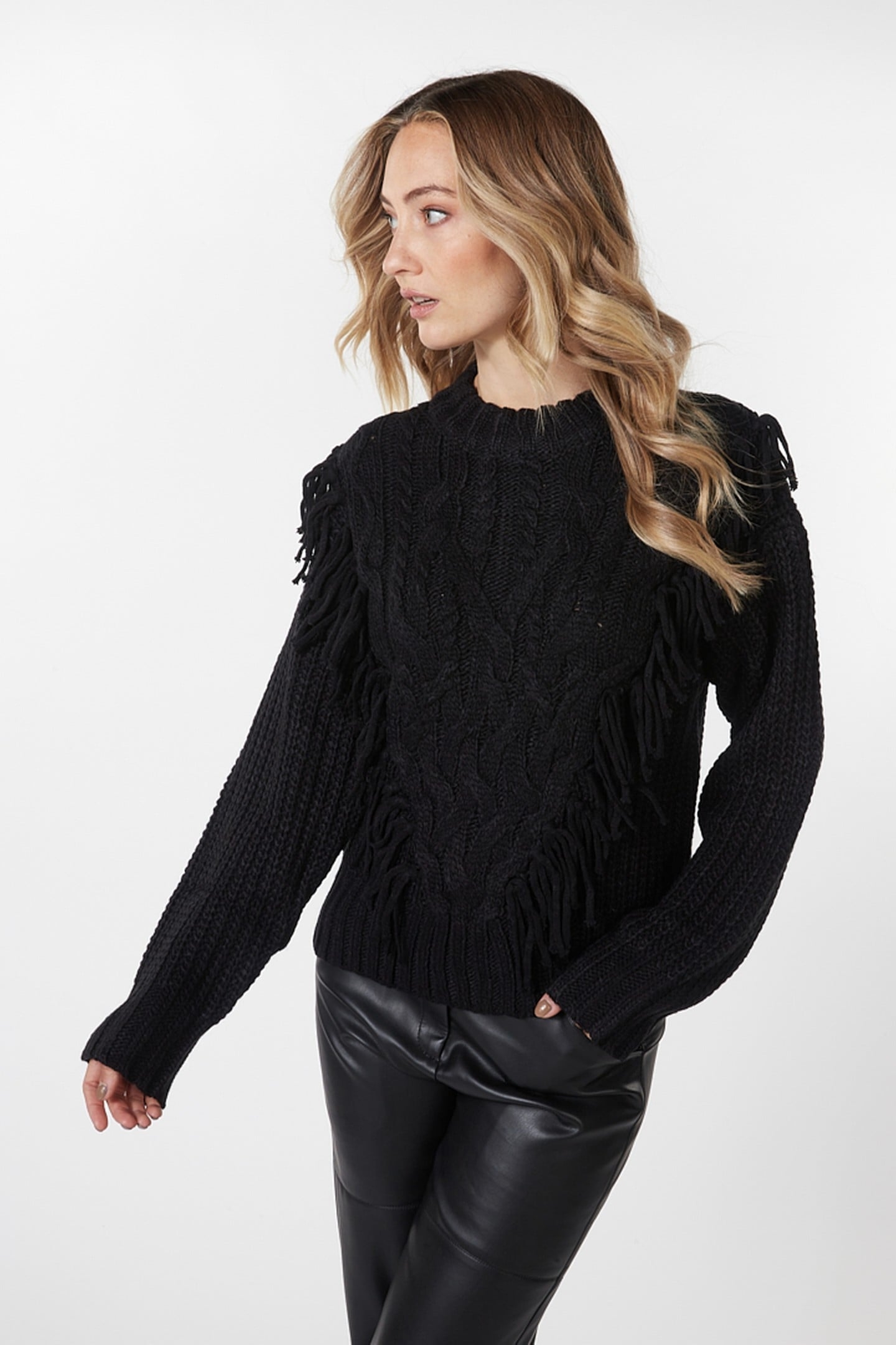 SWEATER CABLE FRINGES BLACK 2