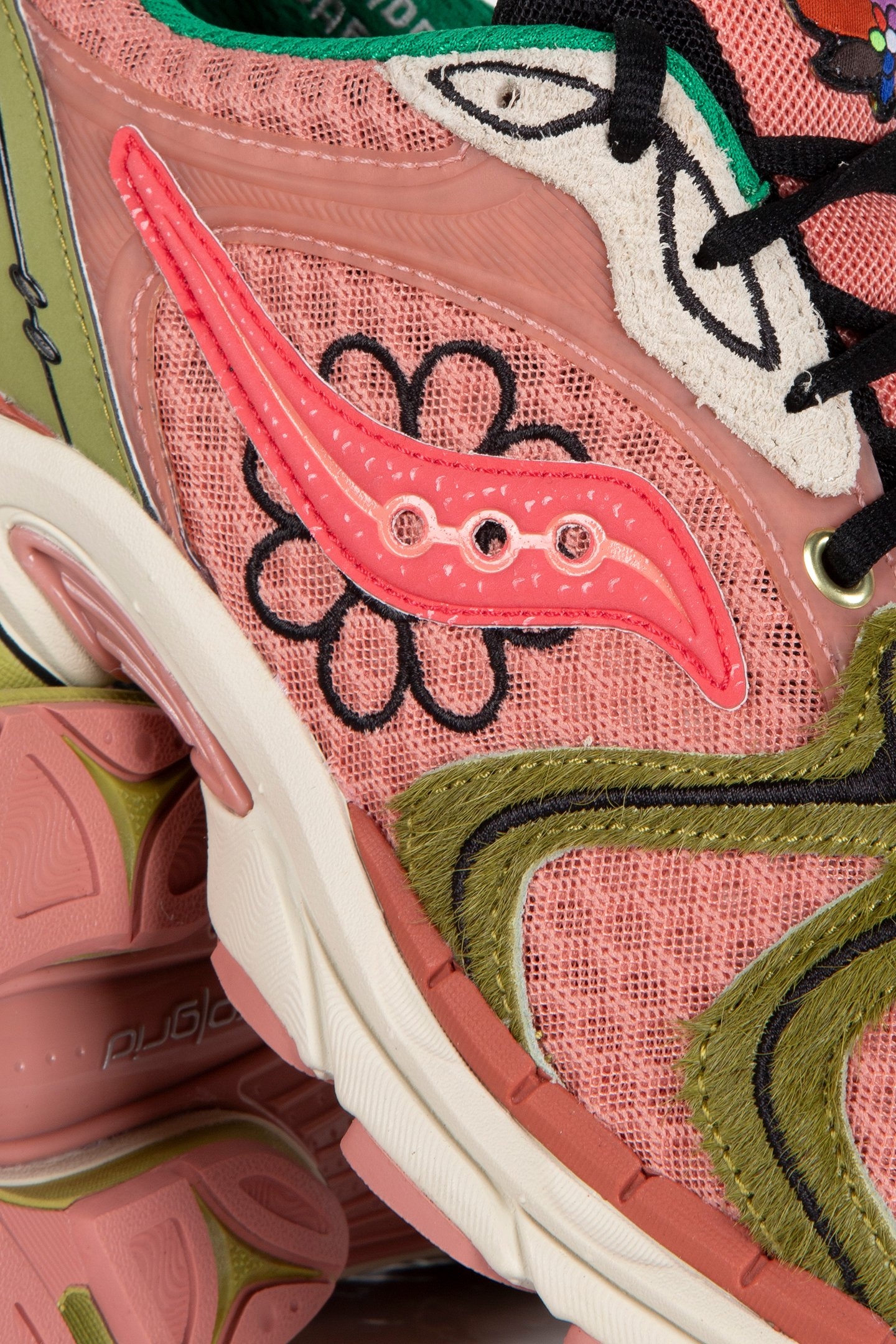 SAUCONY X  JAE TIPS – PROGRID TRIUMPH 4 4