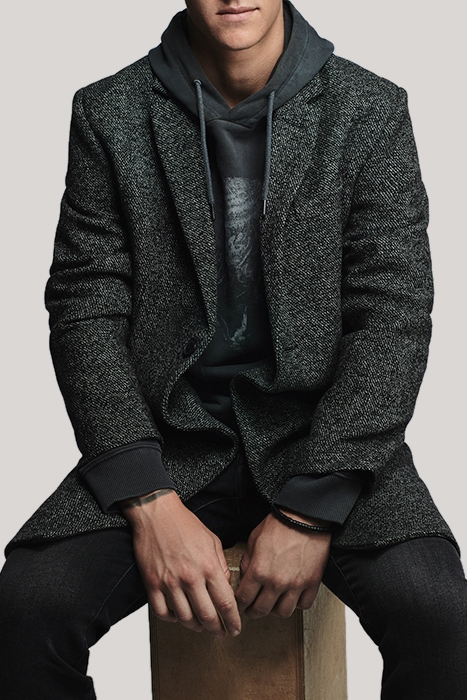 BLACK SEMI-PLAIN COAT 1