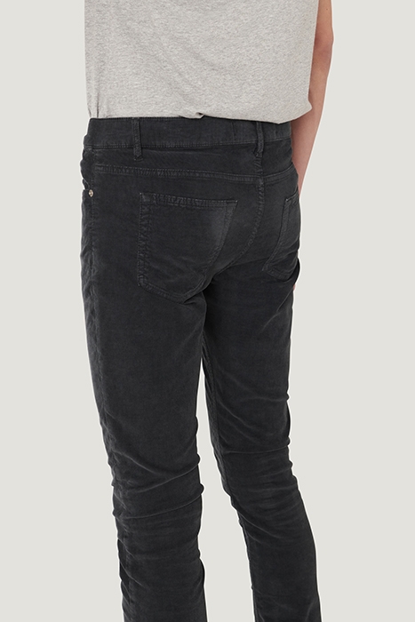 PIOTRE SLIM IN DARK GREY DENIM 4