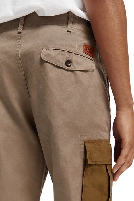 THE DRIFT - REGULAR TAPERED-FIT COLOUR-BLOCK CARGO PANTS TAU 6