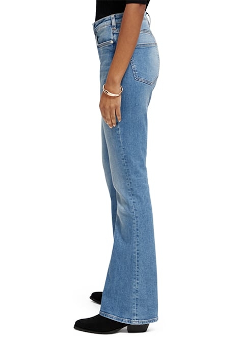 THE CHARM FLARED JEANS – CLEAR SKIES 6