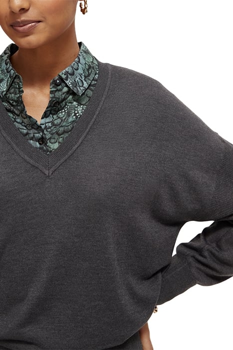 RELAXED V-NECK PULLOVER CHARCOAL MELANGE 6