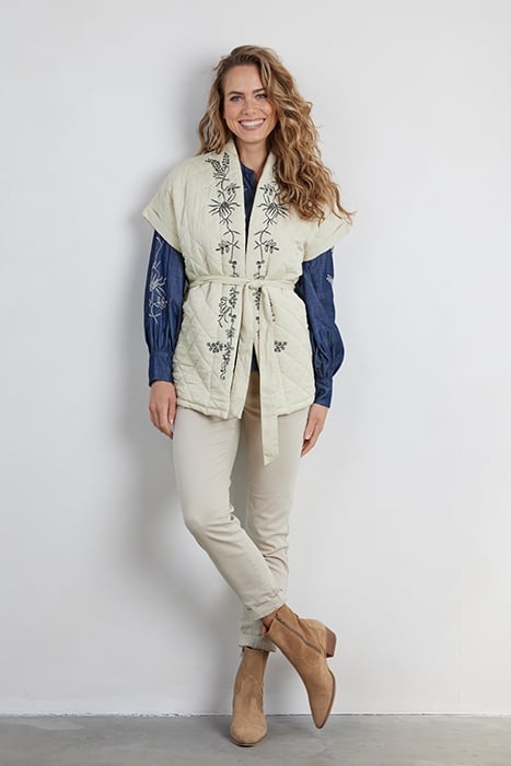 GILET CENTREPIECE EMBRO OYSTER WHITE WITH CENTREPIECE EMBRO 2