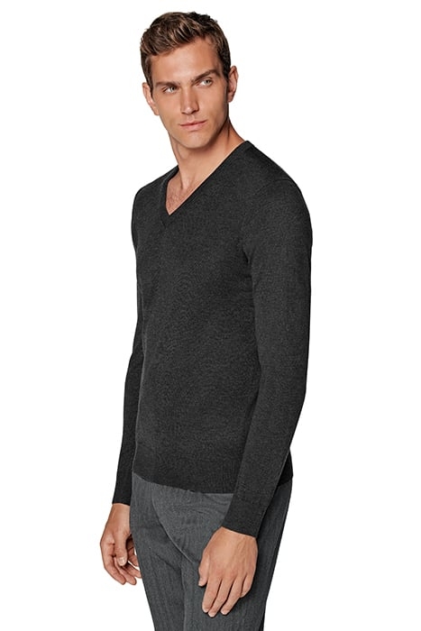 DARK GREY V-NECK DARK GREY 1