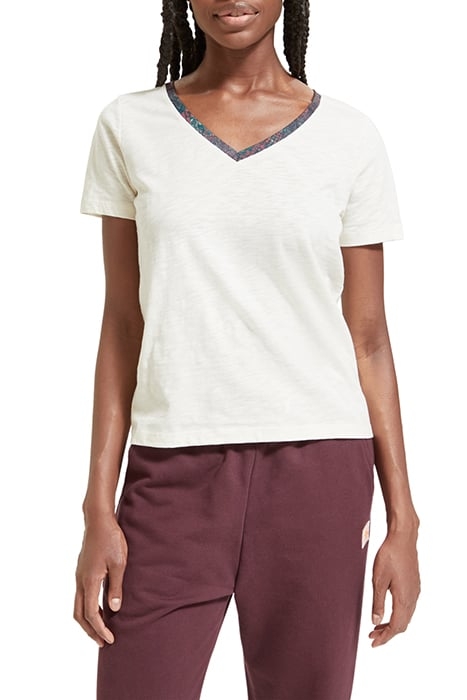 CONTRAST NECKLINE V-NECK T-SHIRT SOFT ICE 1