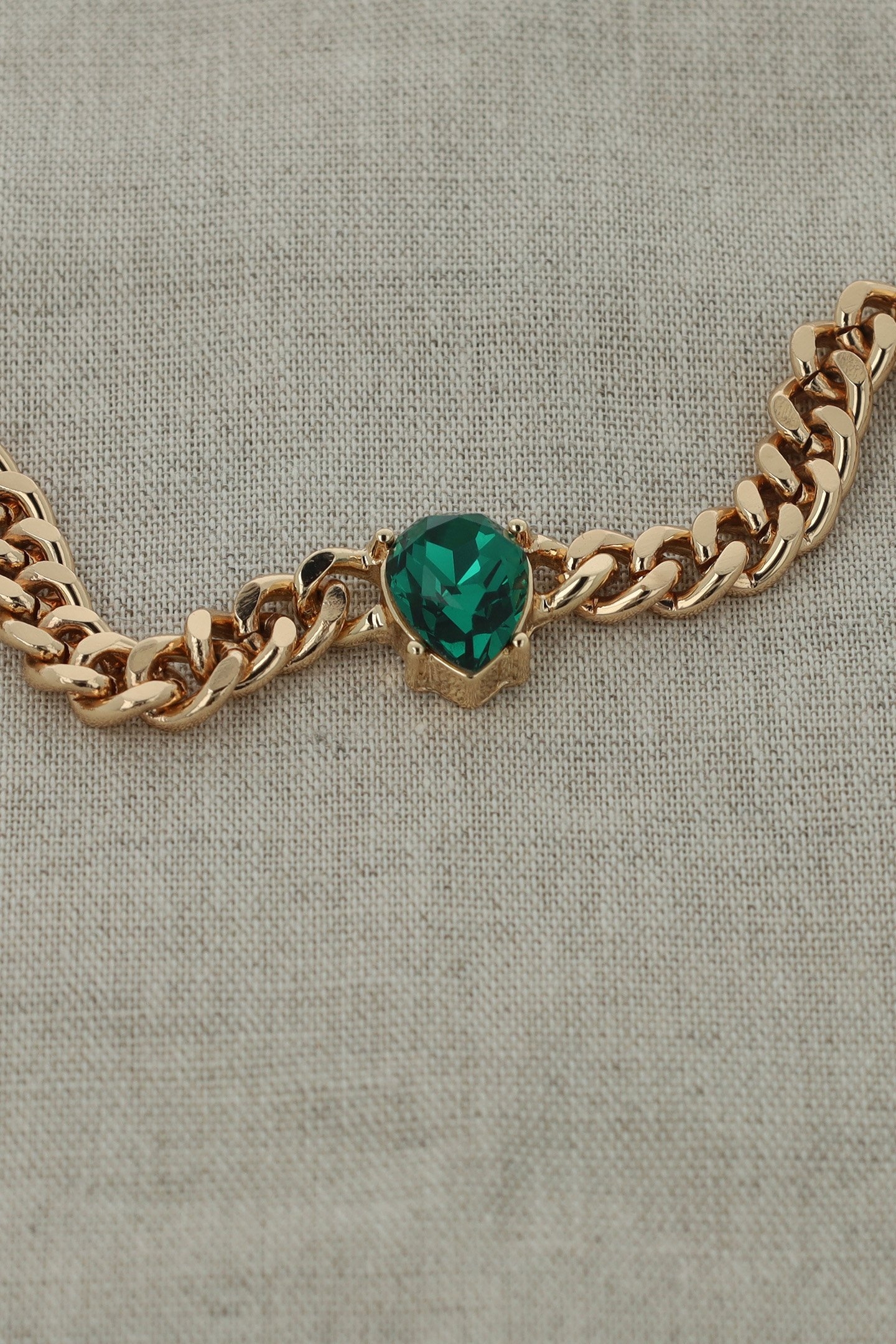 EMERALD SHACKLE BRACELET 3