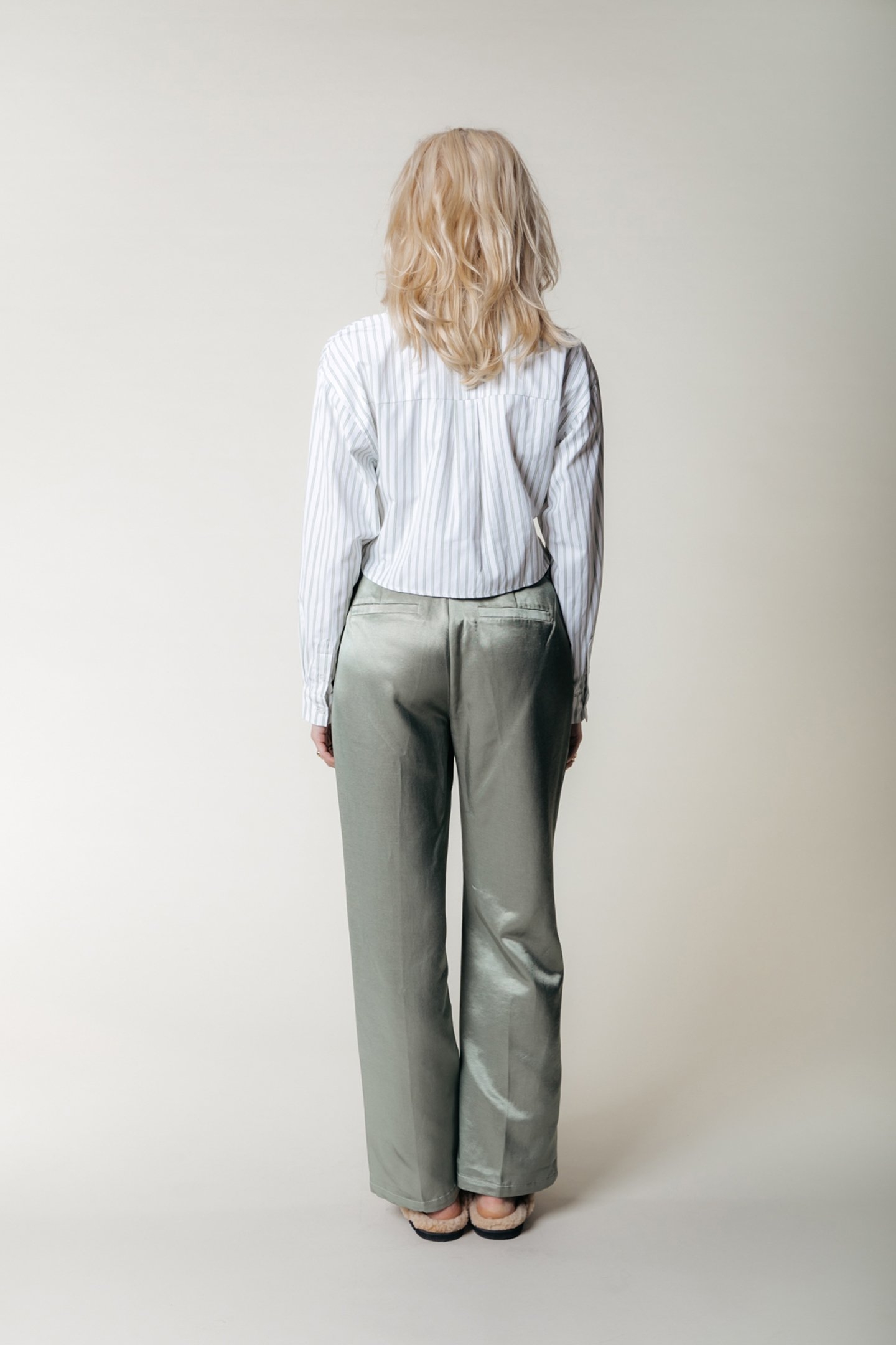 WENDE SATIN PINTUCK LOW WAIST PANTS SOFT GREEN 2