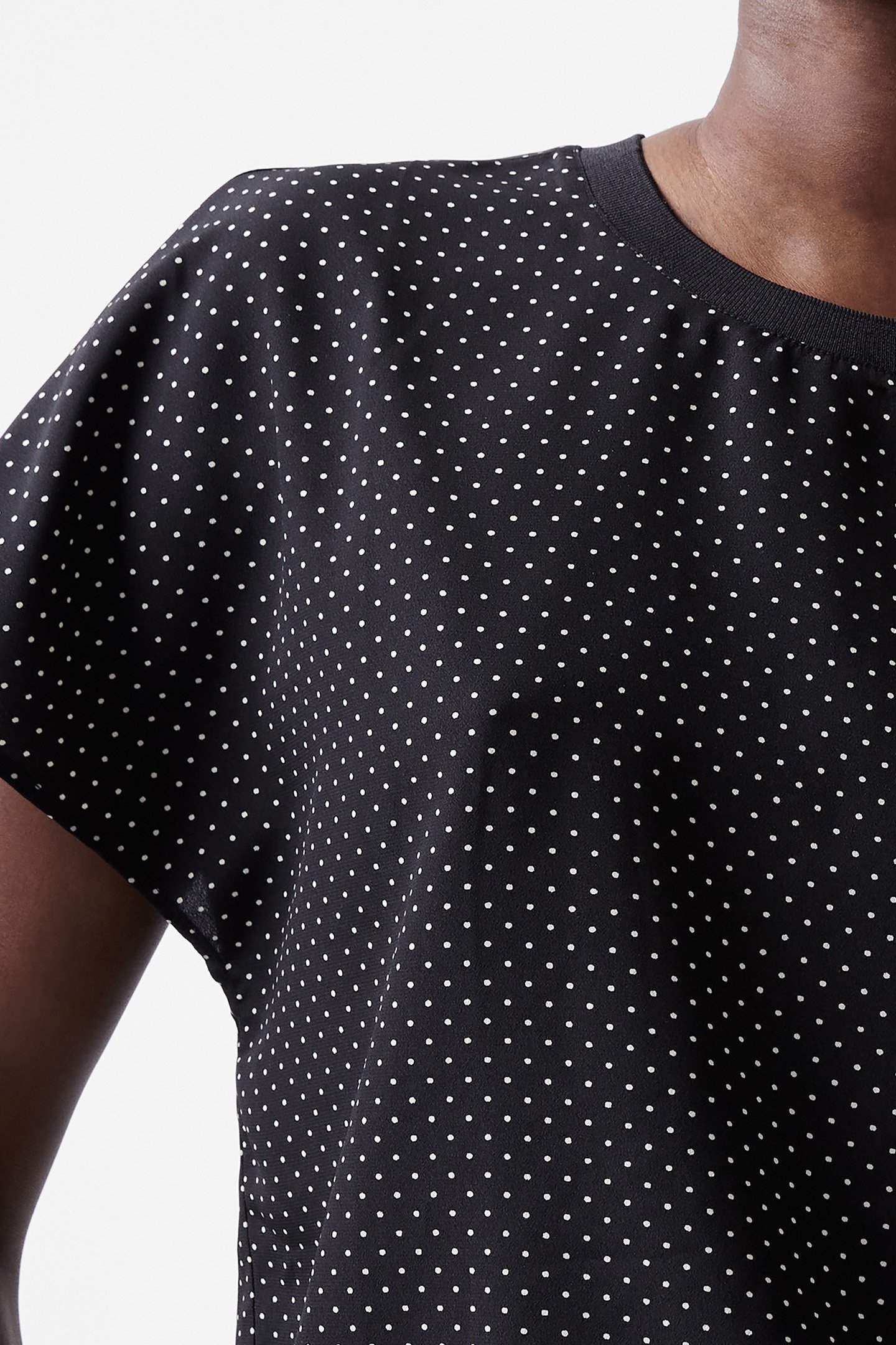 DOTTY SPOT ABENY CREW NECK TOP BLACKOUT/SUMMER WHIT 4
