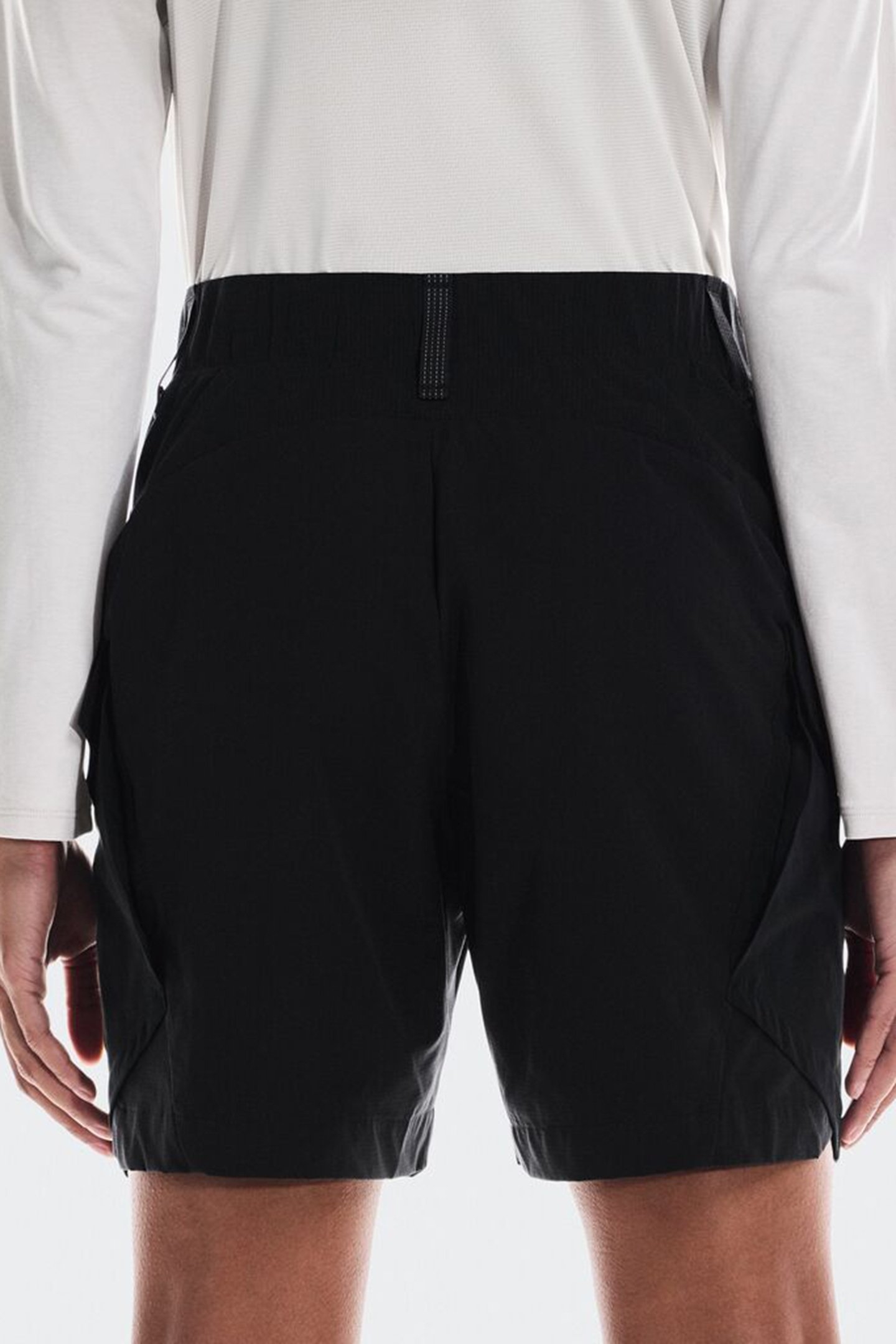 EXPLORER SHORTS 1 BLACK 2