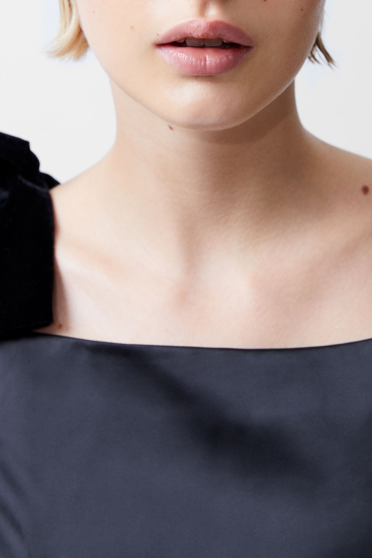 CAREY SQUARE NK DRESS BLACKOUT 4