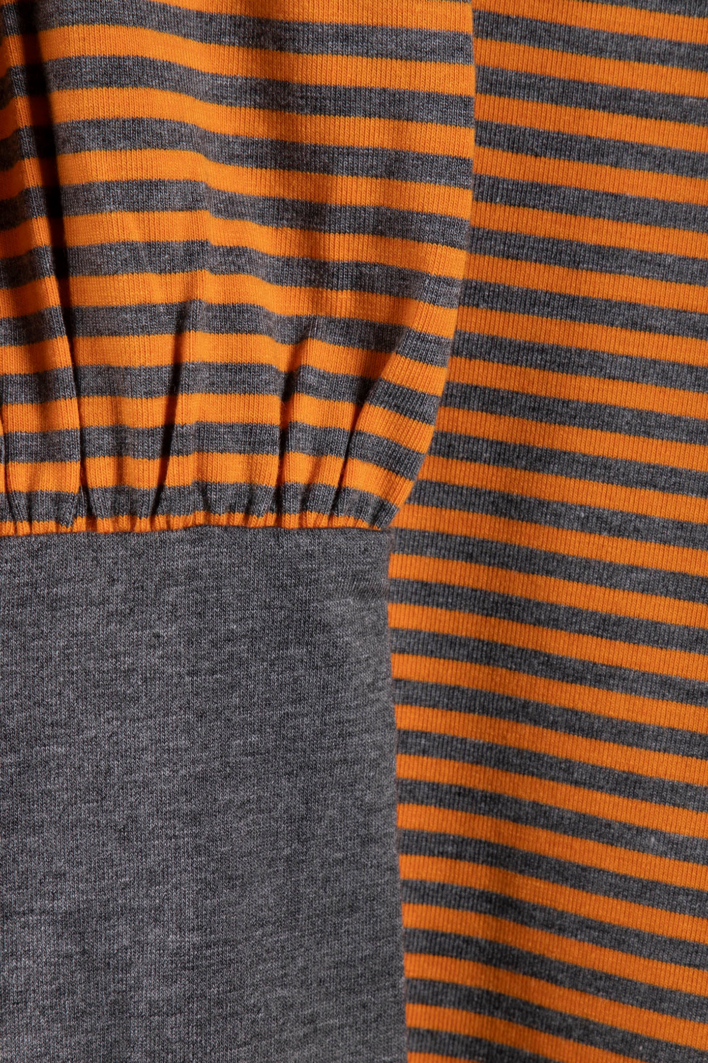 ROUND NECK TOP FINE STRIPE REDS 4