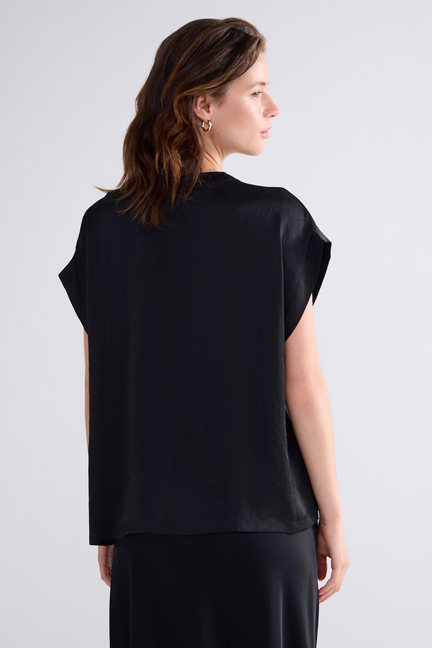TOP SLEEVELESS SILKY TOUCH BLACK 2