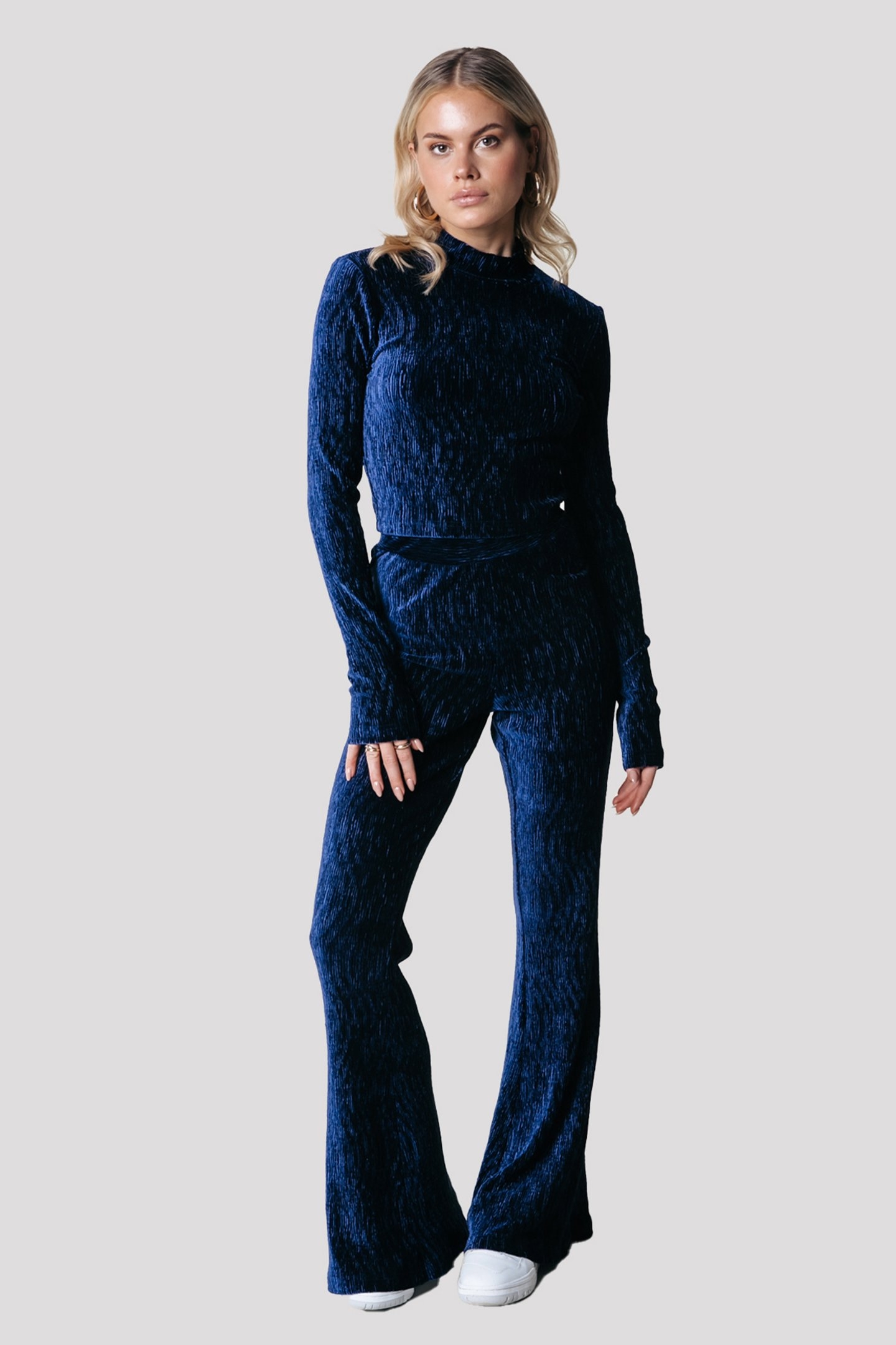 STRUCTURE VELVET EXTRA FLARE PANTS PEACOAT BLUE 1