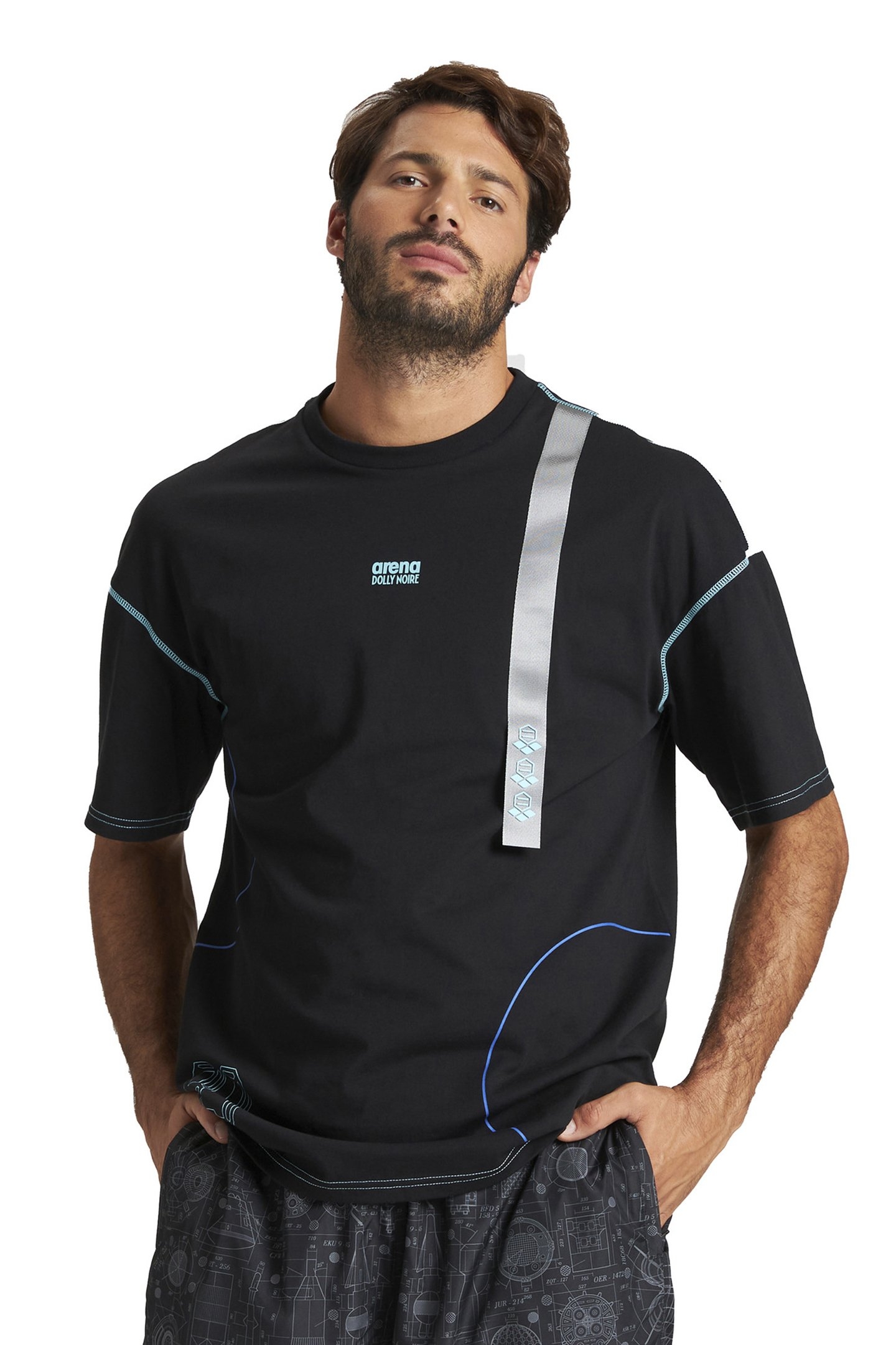 M VOYAGER 2 OVER TEE BLACK 1