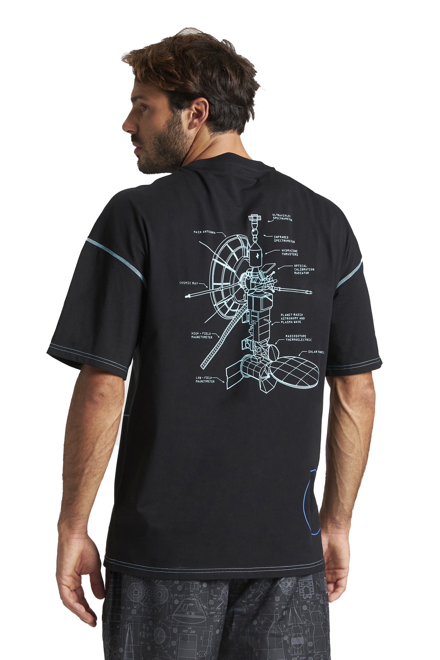 M VOYAGER 2 OVER TEE BLACK 2