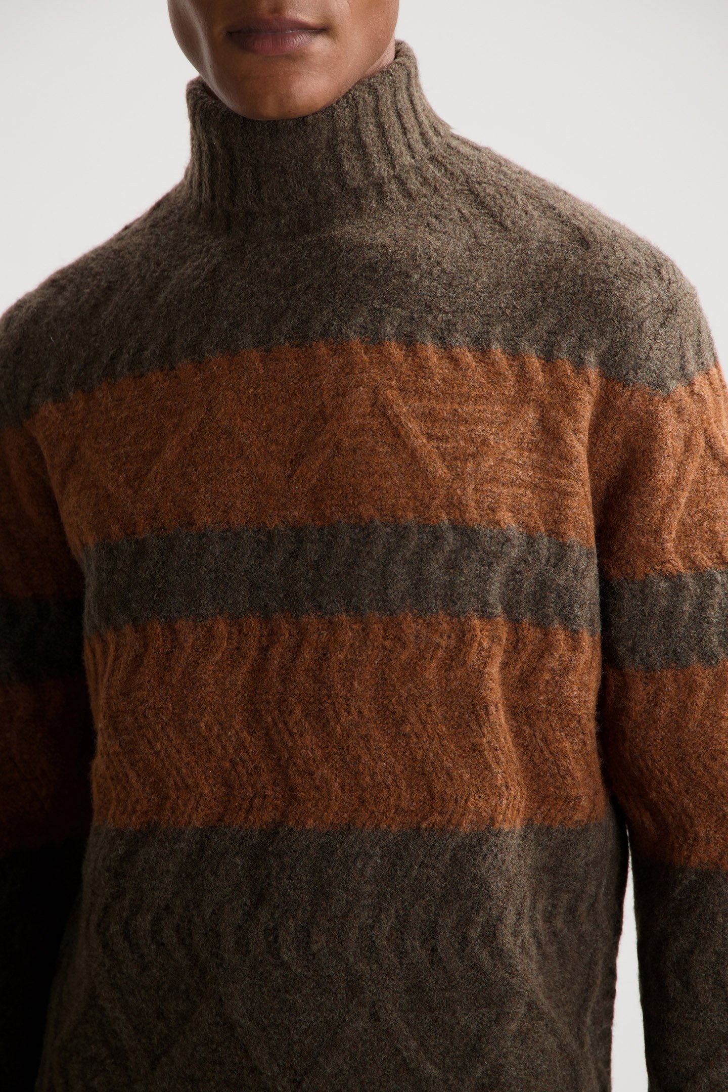 DS_CALEB TURTLENECK RUSTIC BROWN 5