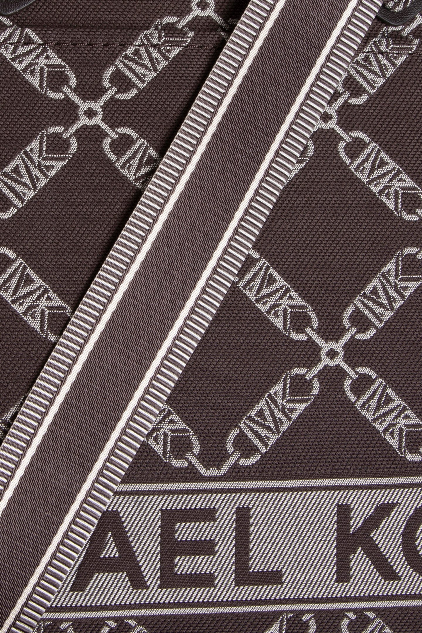 GRAB TOTE BAG IN CHOCOLATE 5